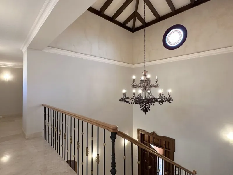 This villa is located in the prestigious and secure community  of Golden Mile Marbella.