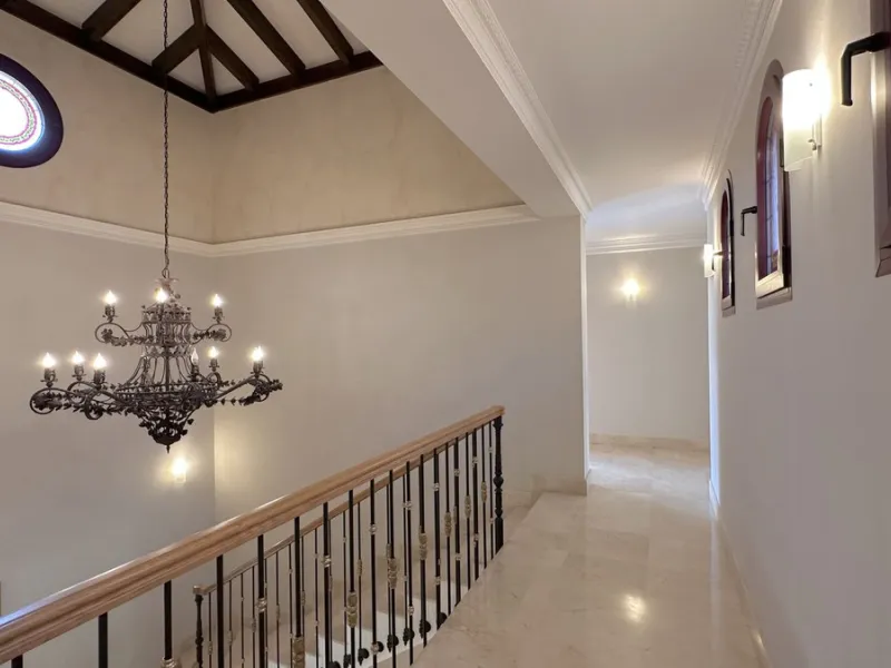 This villa is located in the prestigious and secure community  of Golden Mile Marbella.