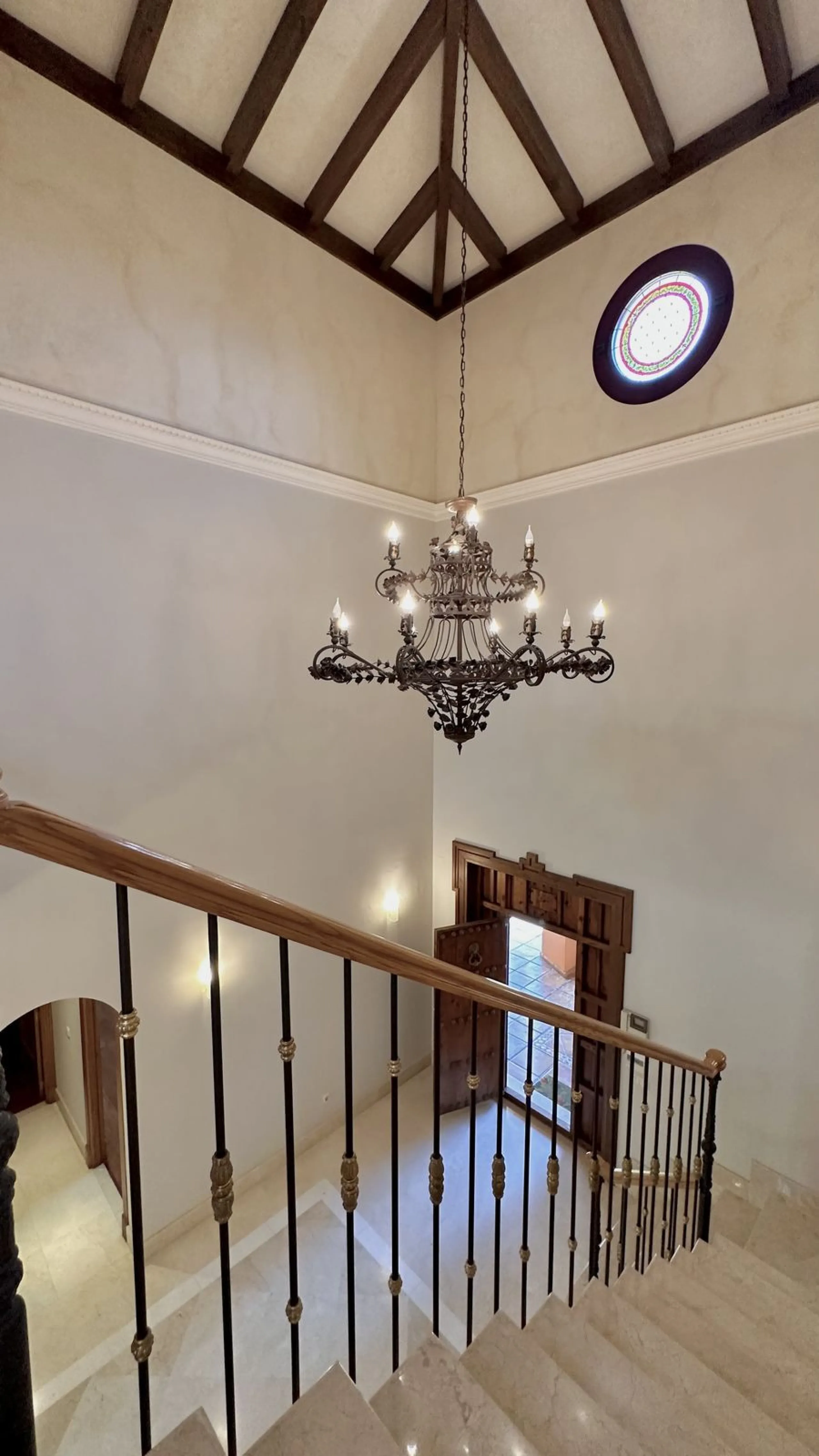 This villa is located in the prestigious and secure community  of Golden Mile Marbella.