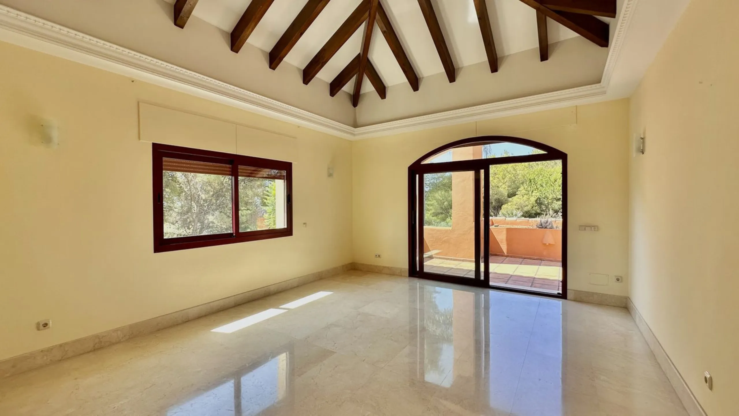 This villa is located in the prestigious and secure community  of Golden Mile Marbella.
