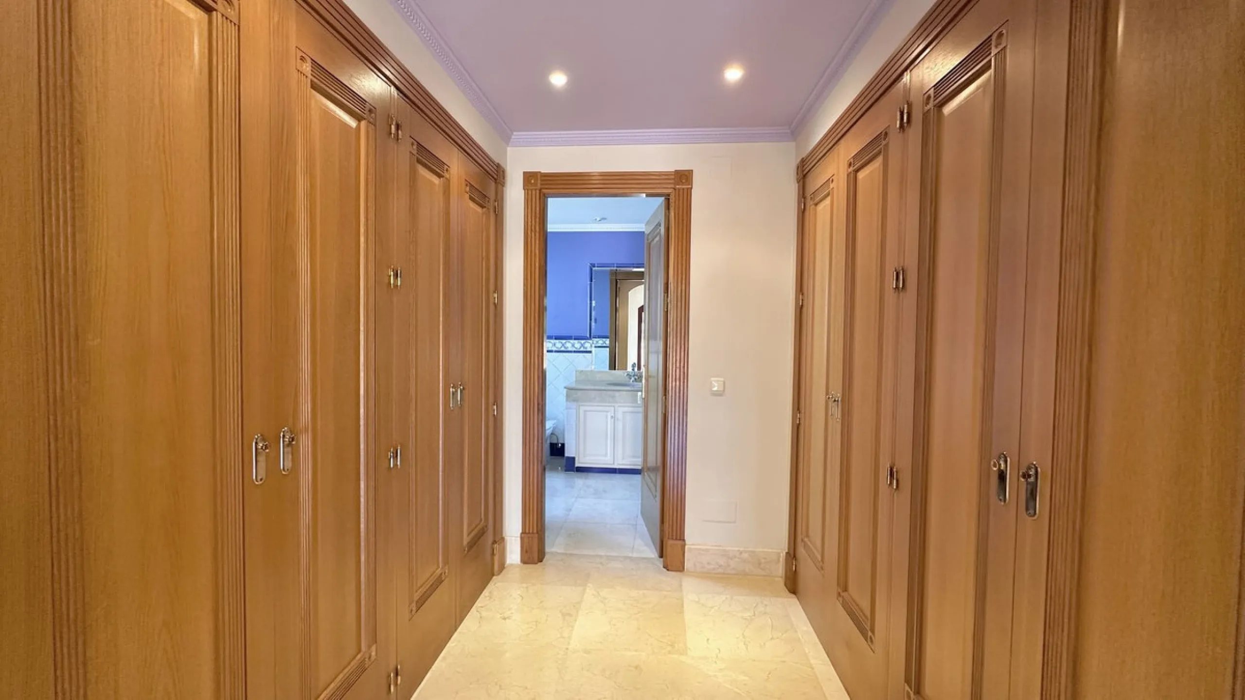 This villa is located in the prestigious and secure community  of Golden Mile Marbella.