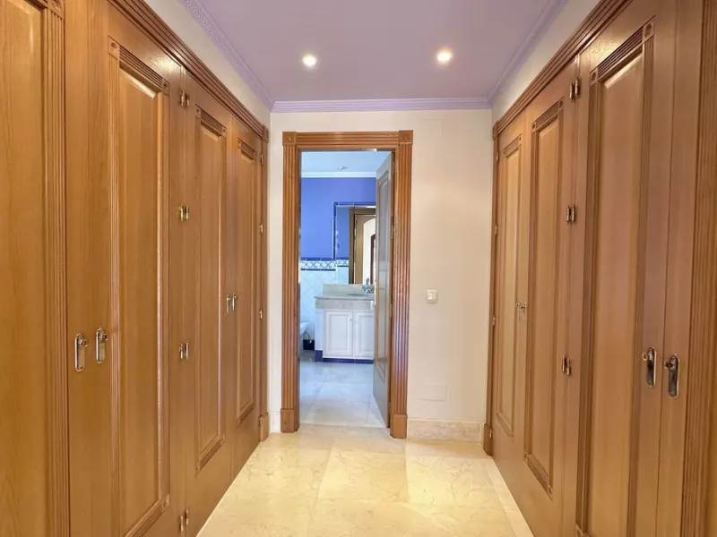 This villa is located in the prestigious and secure community  of Golden Mile Marbella.