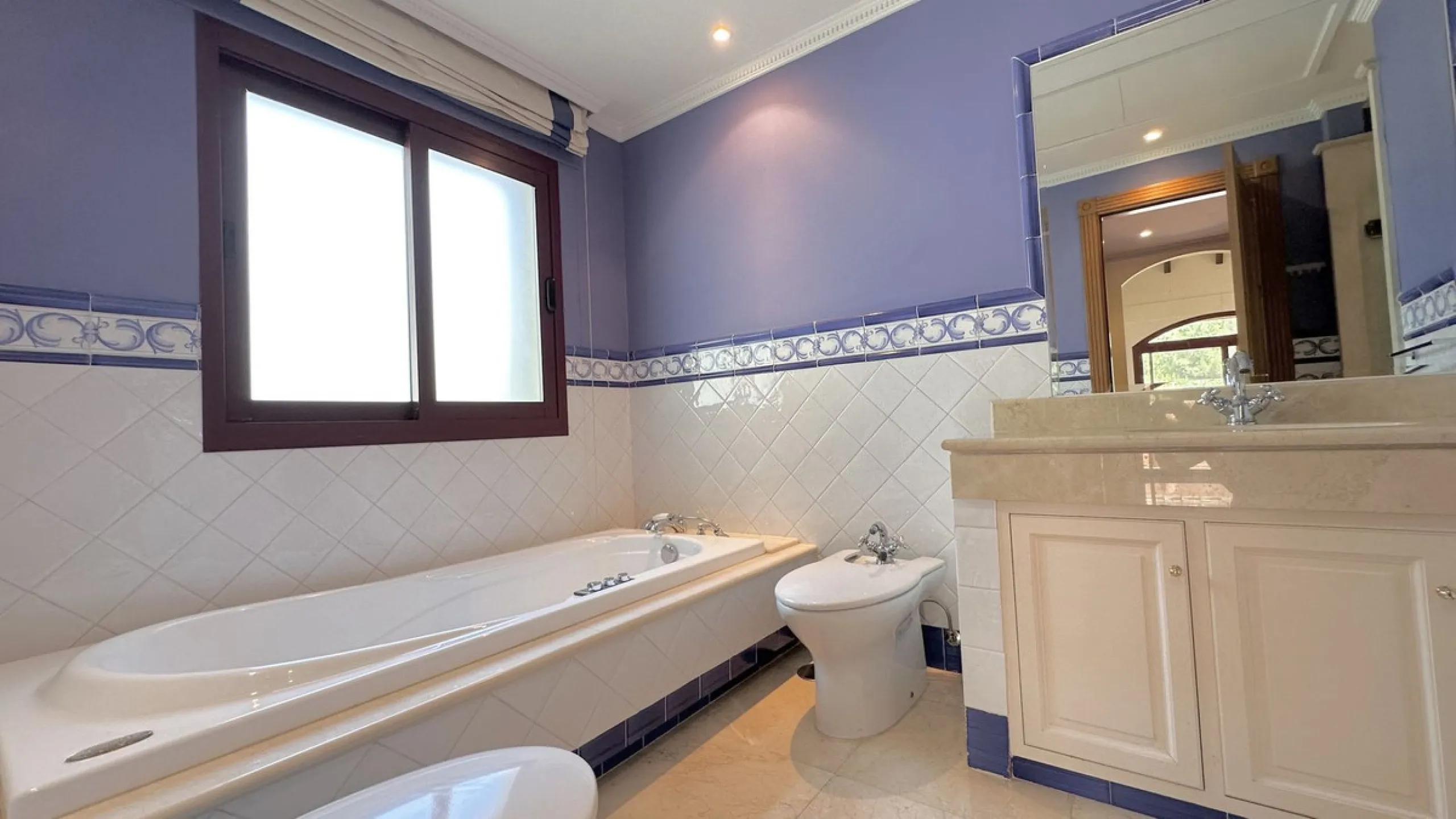 This villa is located in the prestigious and secure community  of Golden Mile Marbella.