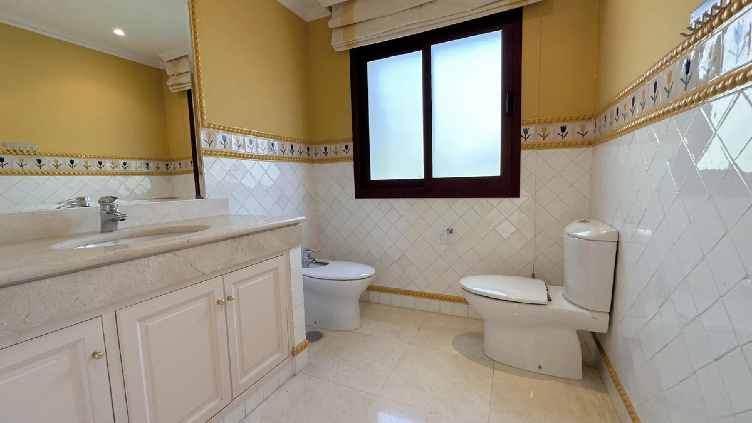This villa is located in the prestigious and secure community  of Golden Mile Marbella.