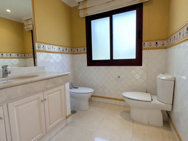 This villa is located in the prestigious and secure community  of Golden Mile Marbella.