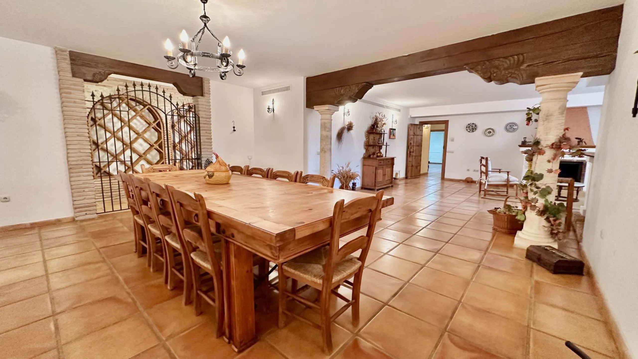 This villa is located in the prestigious and secure community  of Golden Mile Marbella.