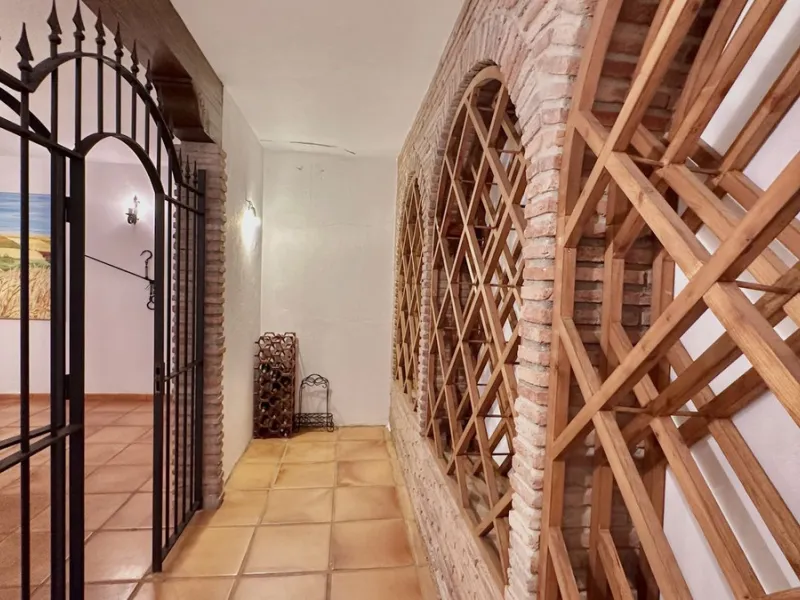 This villa is located in the prestigious and secure community  of Golden Mile Marbella.