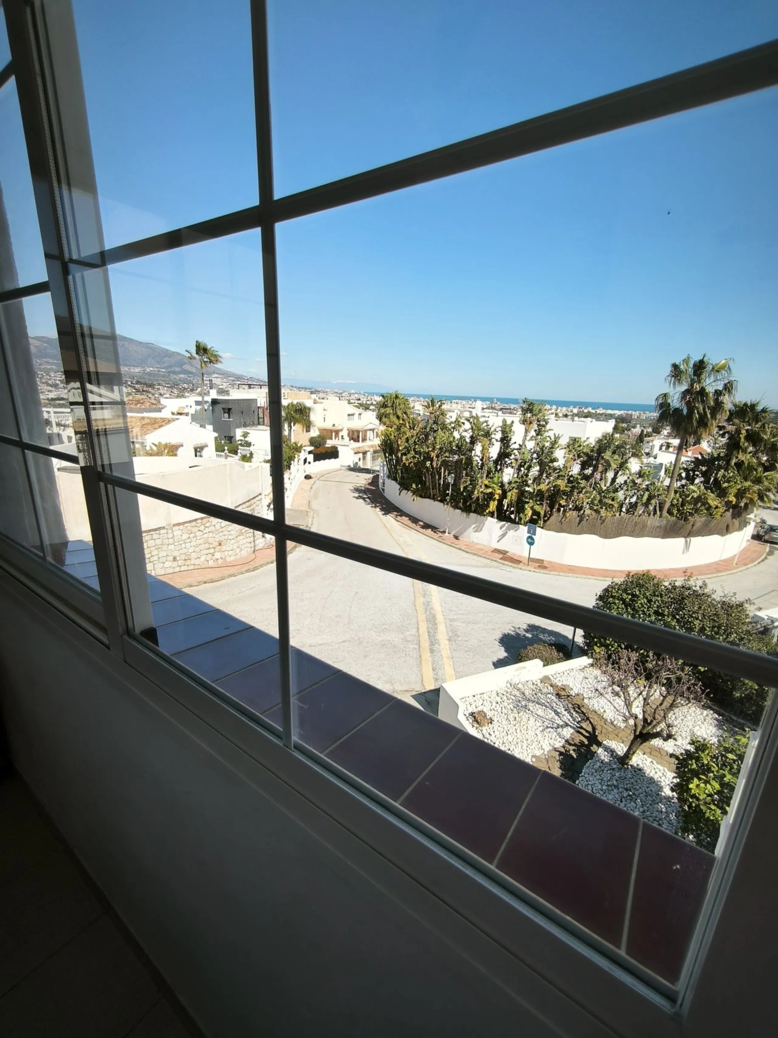 House - Detached Villa в продаже в Mijas, Málaga. В доме 5 спален и 3 ванных комнат. Площадь дома 218 м². Площадь участка 680 м²
