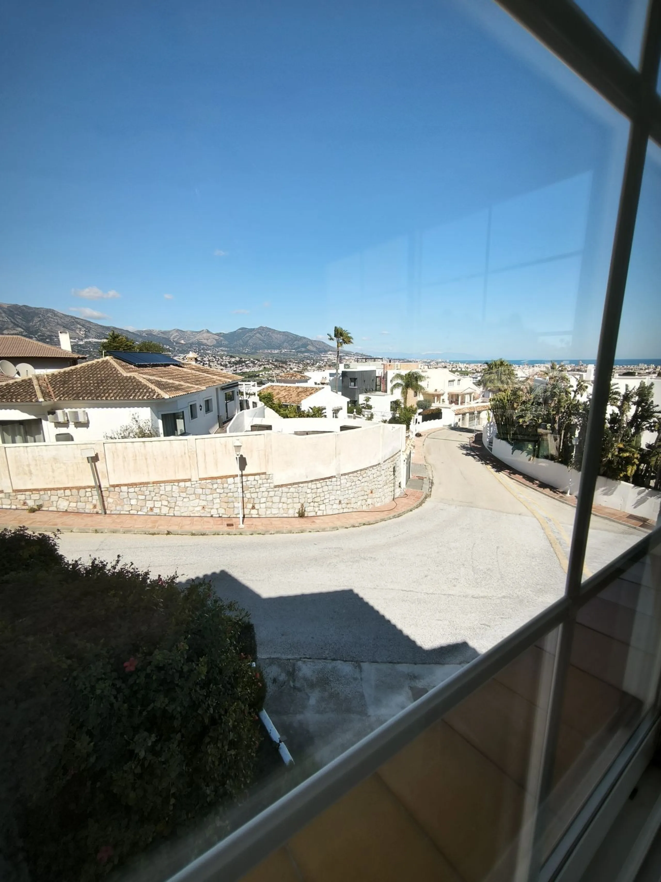 House - Detached Villa в продаже в Mijas, Málaga. В доме 5 спален и 3 ванных комнат. Площадь дома 218 м². Площадь участка 680 м²