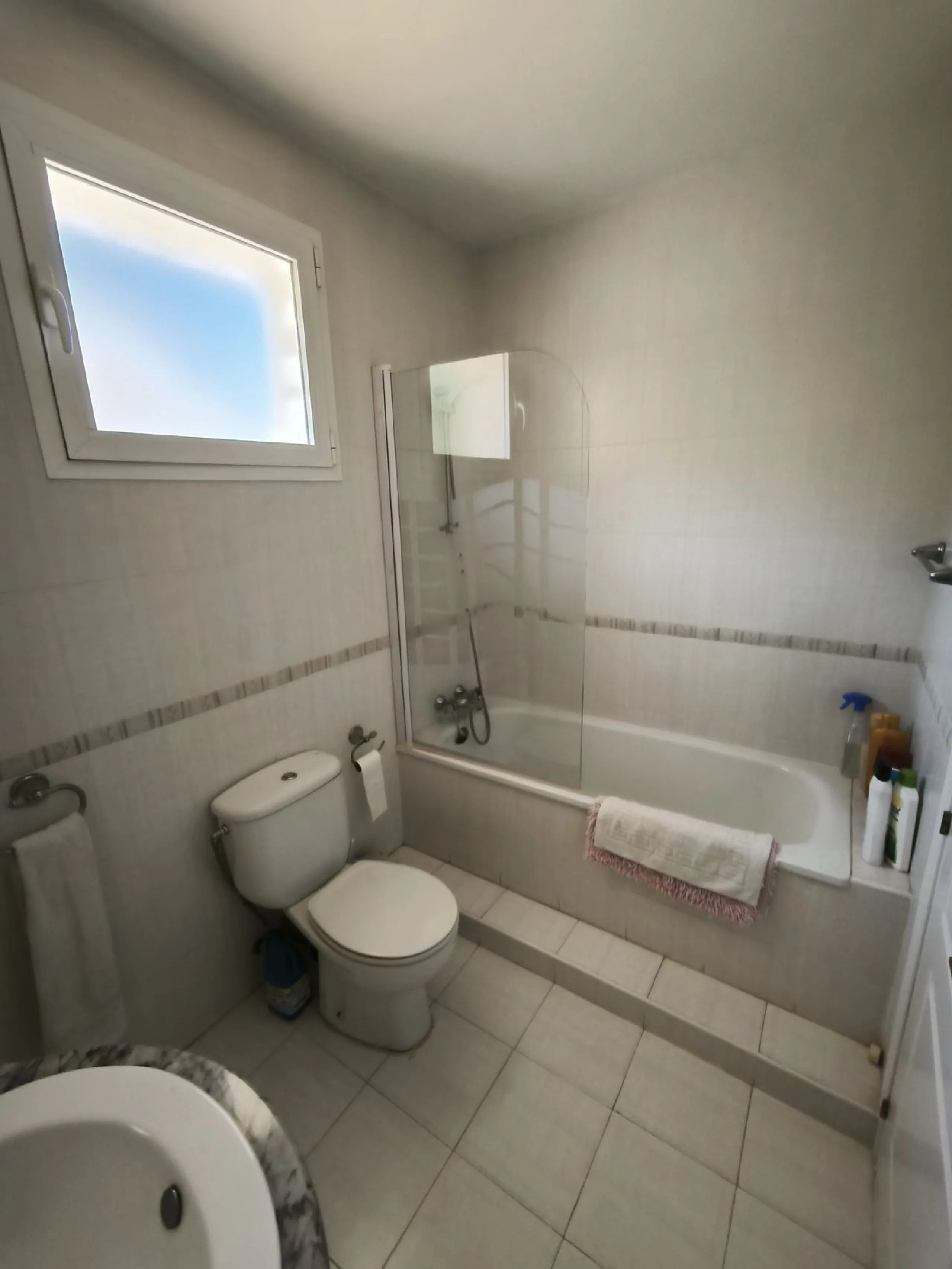 House - Detached Villa в продаже в Mijas, Málaga. В доме 5 спален и 3 ванных комнат. Площадь дома 218 м². Площадь участка 680 м²