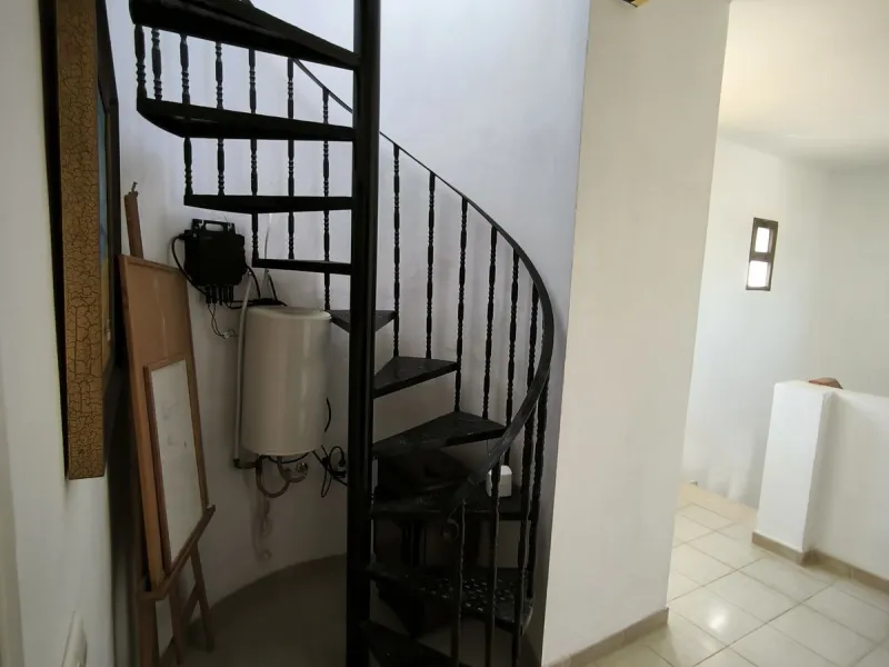 House - Detached Villa в продаже в Mijas, Málaga. В доме 5 спален и 3 ванных комнат. Площадь дома 218 м². Площадь участка 680 м²