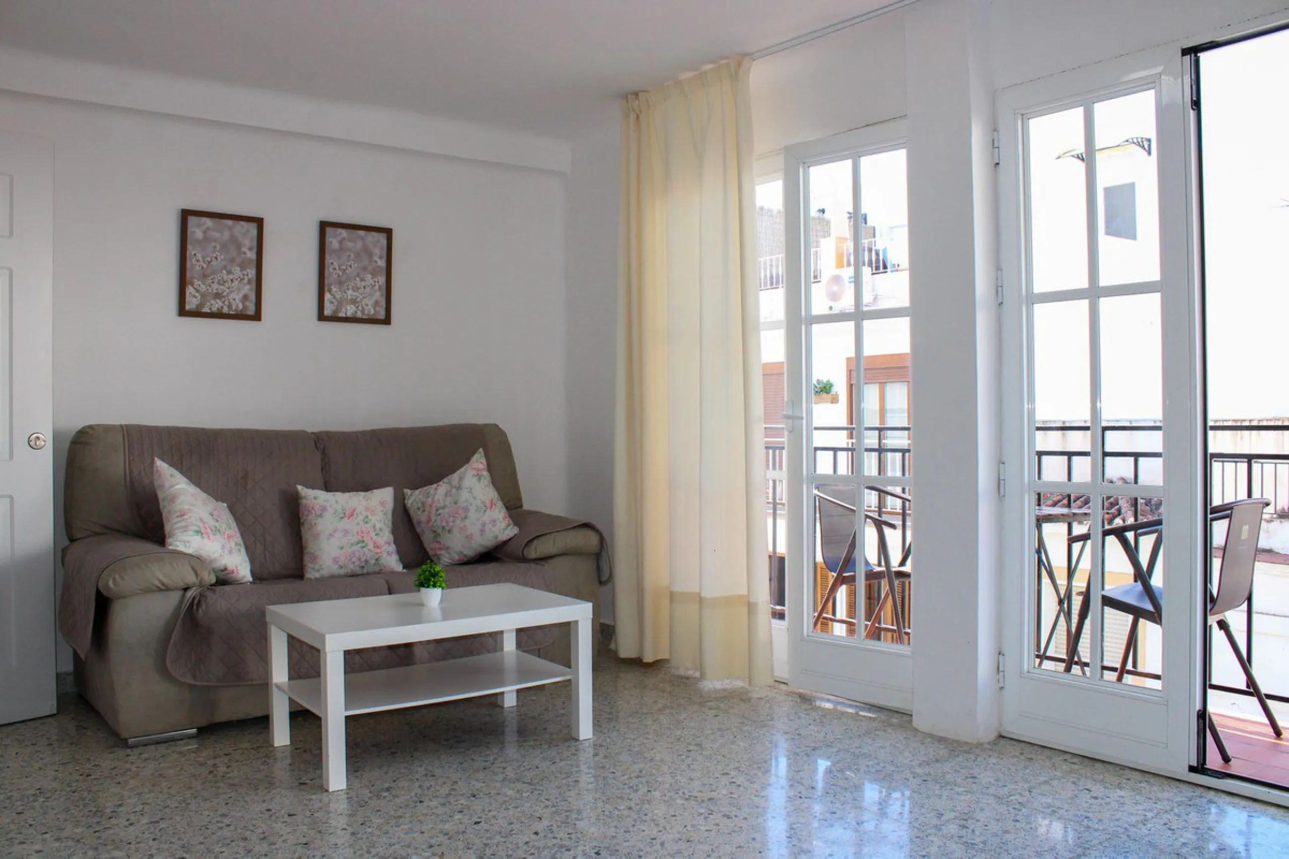 UNIQUE INVESTMENT OPPORTUNITY, property in the center of Nerja with three apartments and tourist license.
