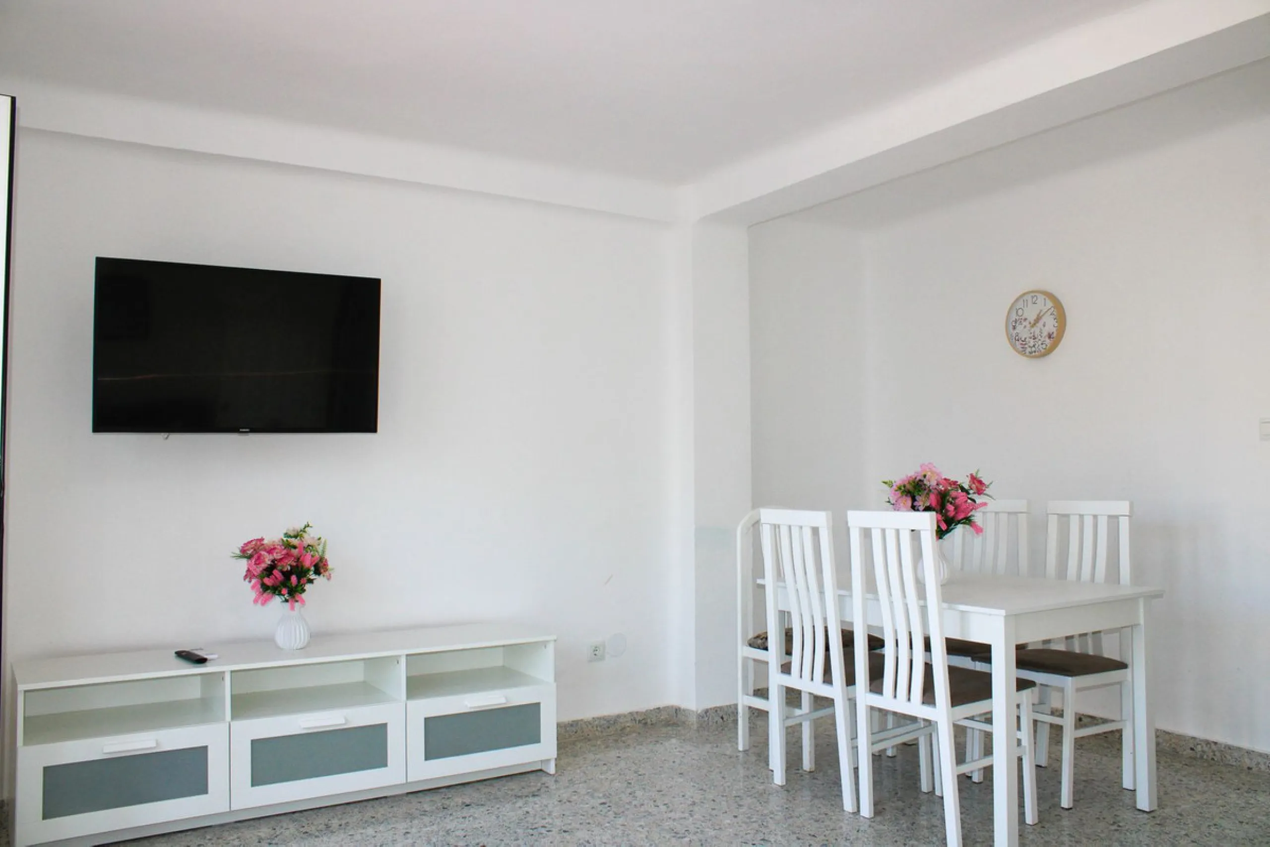 UNIQUE INVESTMENT OPPORTUNITY, property in the center of Nerja with three apartments and tourist license.