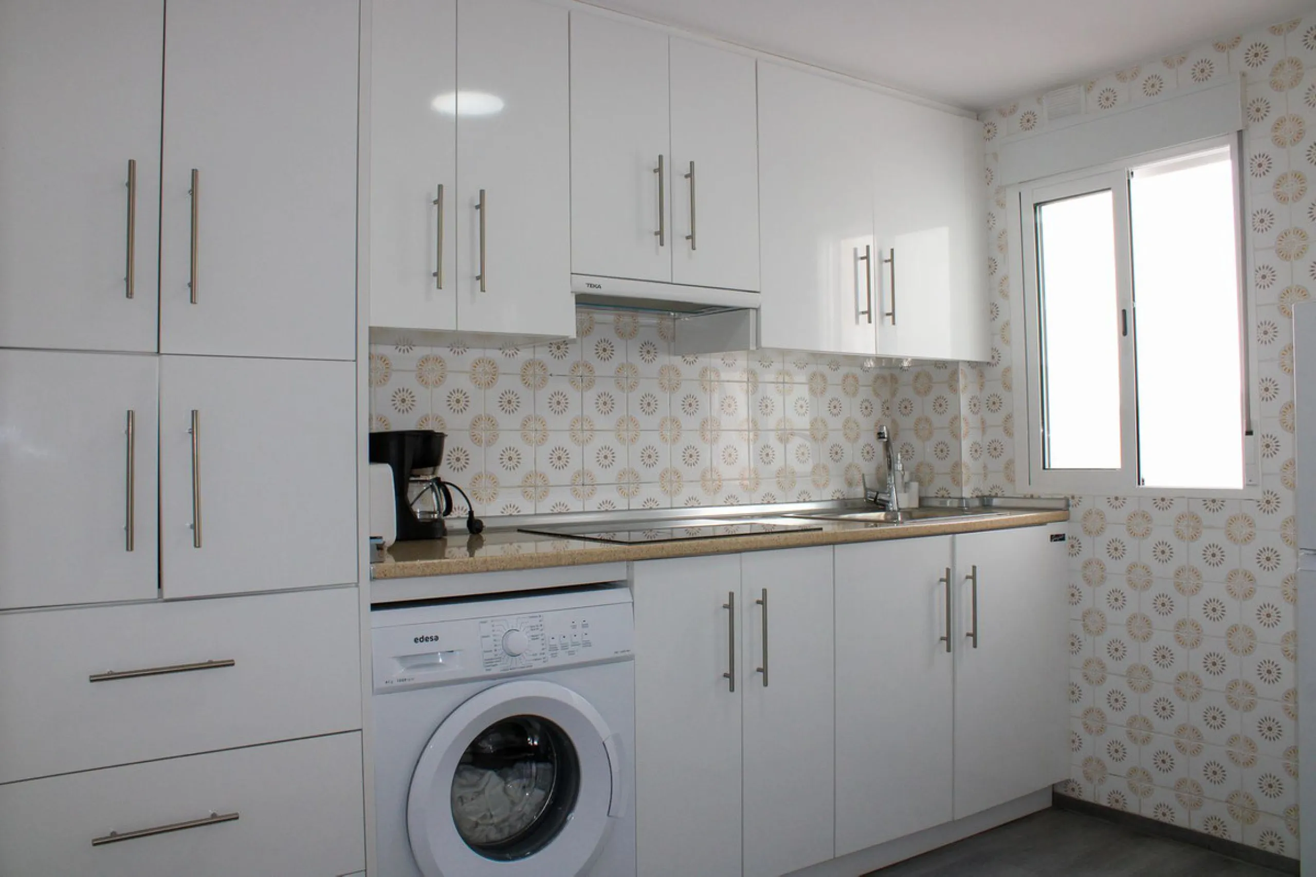 UNIQUE INVESTMENT OPPORTUNITY, property in the center of Nerja with three apartments and tourist license.