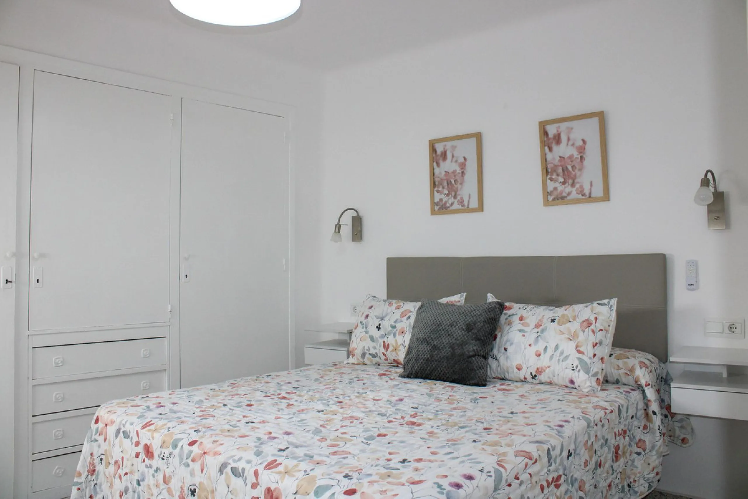 UNIQUE INVESTMENT OPPORTUNITY, property in the center of Nerja with three apartments and tourist license.