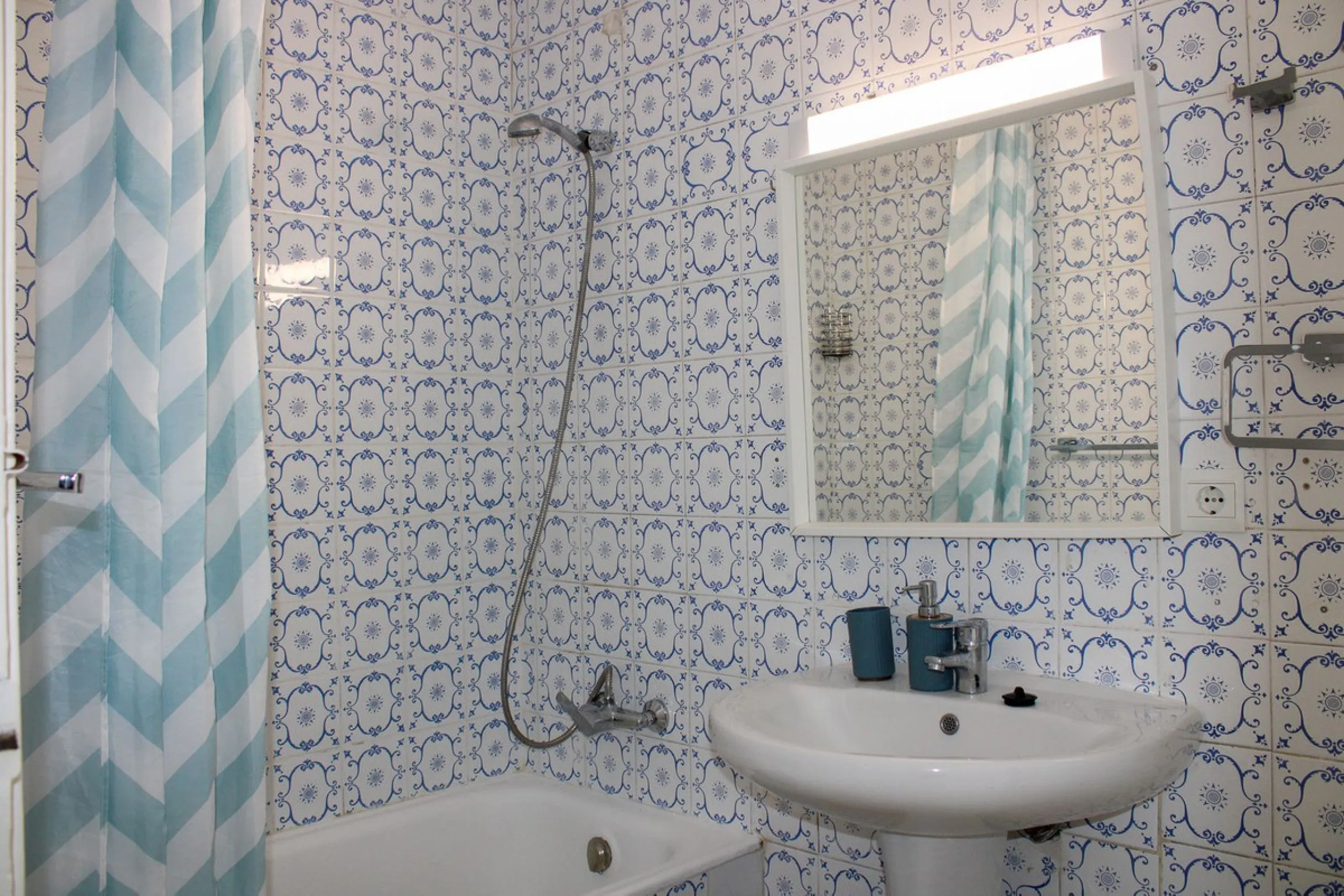 UNIQUE INVESTMENT OPPORTUNITY, property in the center of Nerja with three apartments and tourist license.