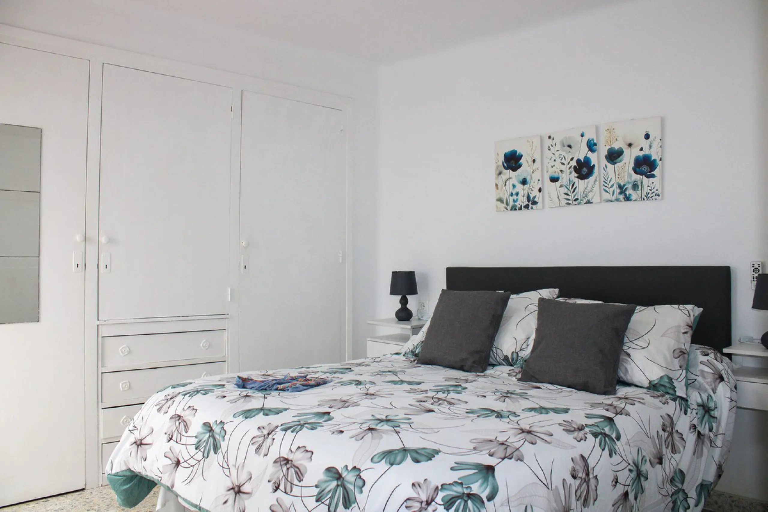 UNIQUE INVESTMENT OPPORTUNITY, property in the center of Nerja with three apartments and tourist license.