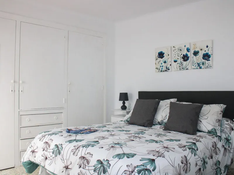 UNIQUE INVESTMENT OPPORTUNITY, property in the center of Nerja with three apartments and tourist license.