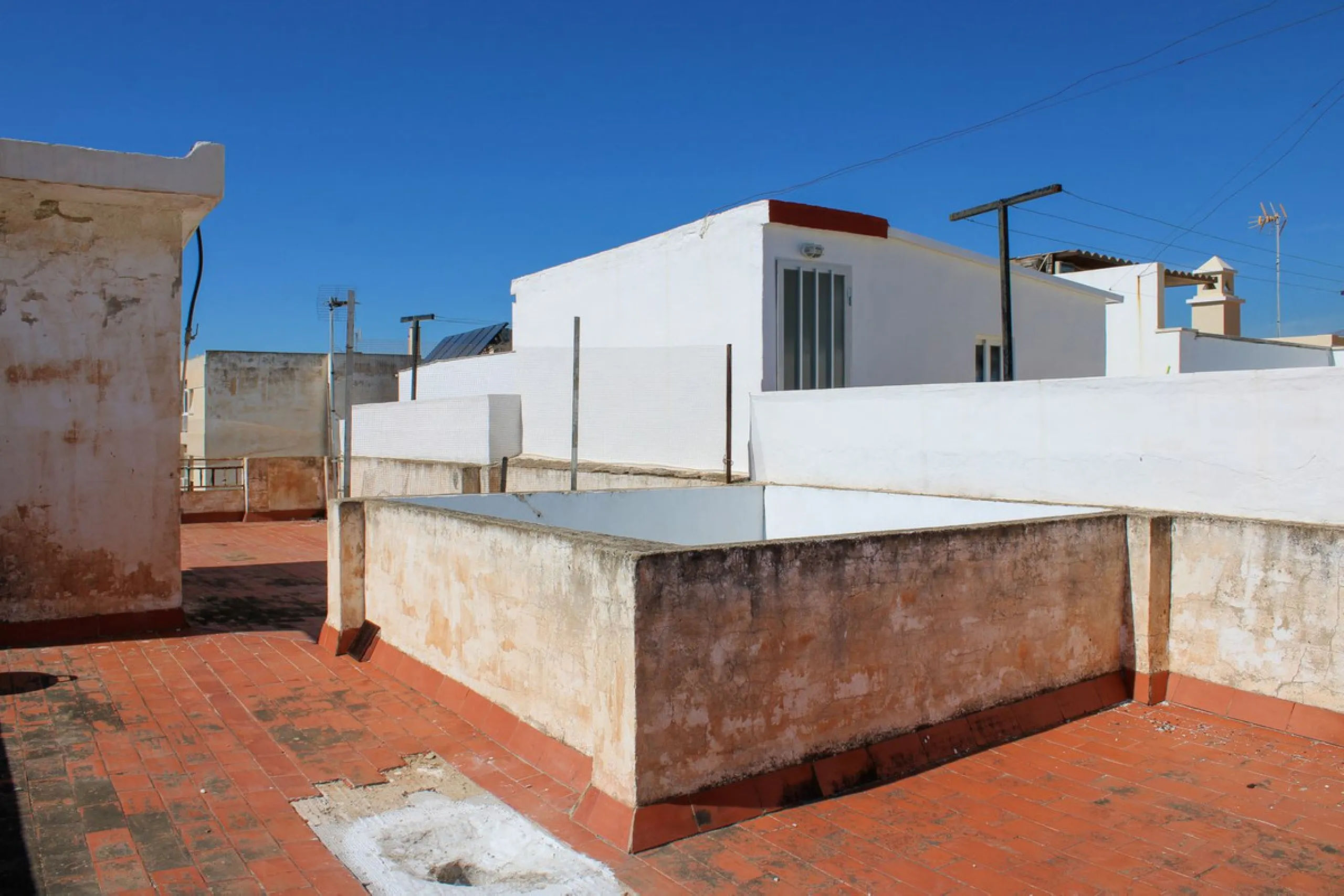 UNIQUE INVESTMENT OPPORTUNITY, property in the center of Nerja with three apartments and tourist license.