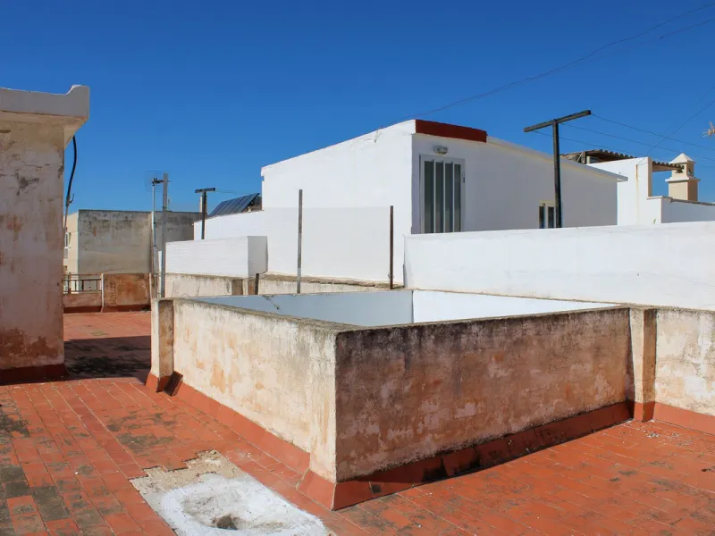 UNIQUE INVESTMENT OPPORTUNITY, property in the center of Nerja with three apartments and tourist license.