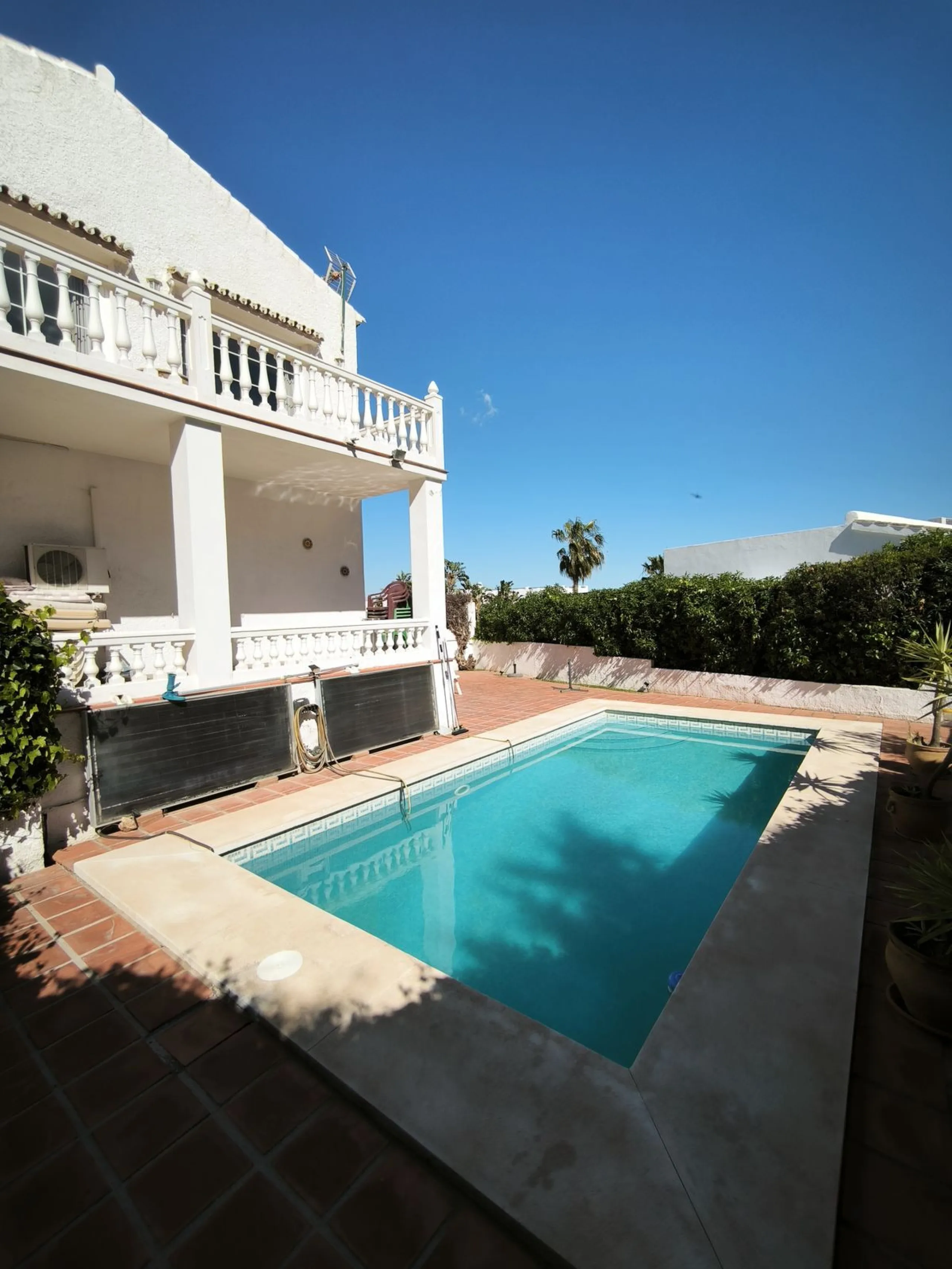 House - Detached Villa в продаже в Mijas, Málaga. В доме 5 спален и 3 ванных комнат. Площадь дома 218 м². Площадь участка 680 м²