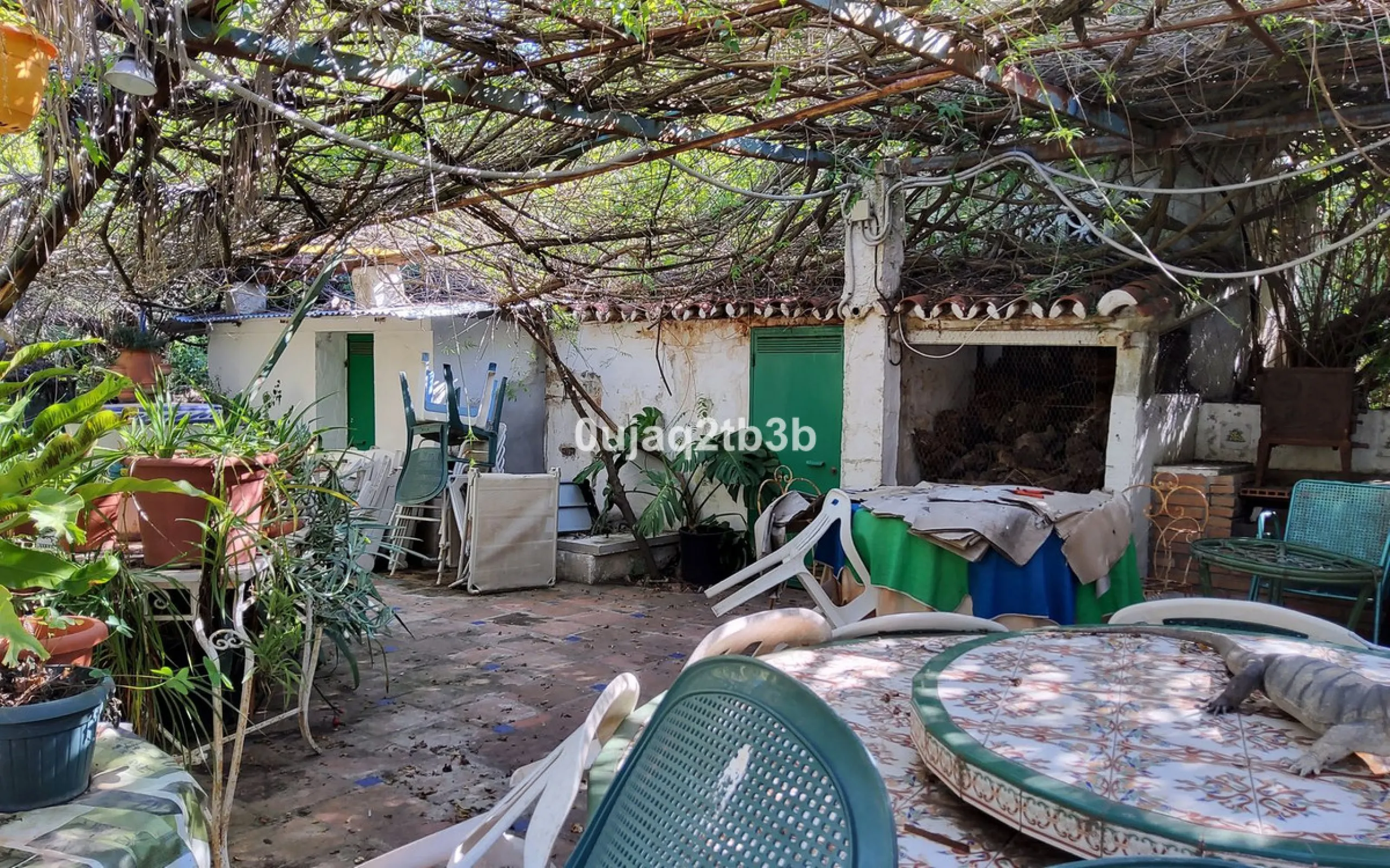 New to the market investment opportunity in Mijas. This over 10.000 square meter plot in Mijas municipality is only 15 minutes away from the beach in Fuengirola and 20 from Malaga´s airport. 5 minutes to Mijas pueblo.