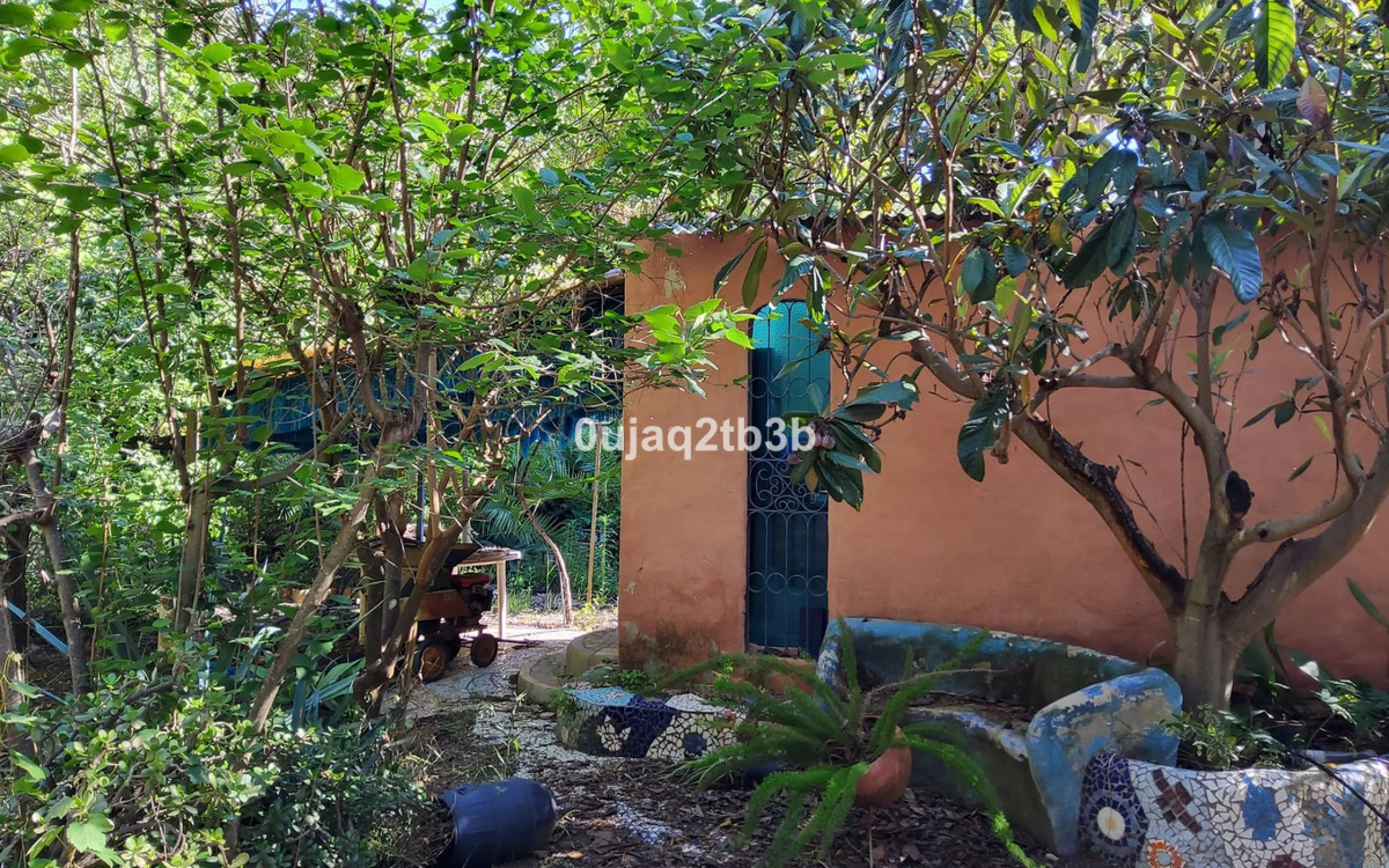 New to the market investment opportunity in Mijas. This over 10.000 square meter plot in Mijas municipality is only 15 minutes away from the beach in Fuengirola and 20 from Malaga´s airport. 5 minutes to Mijas pueblo.