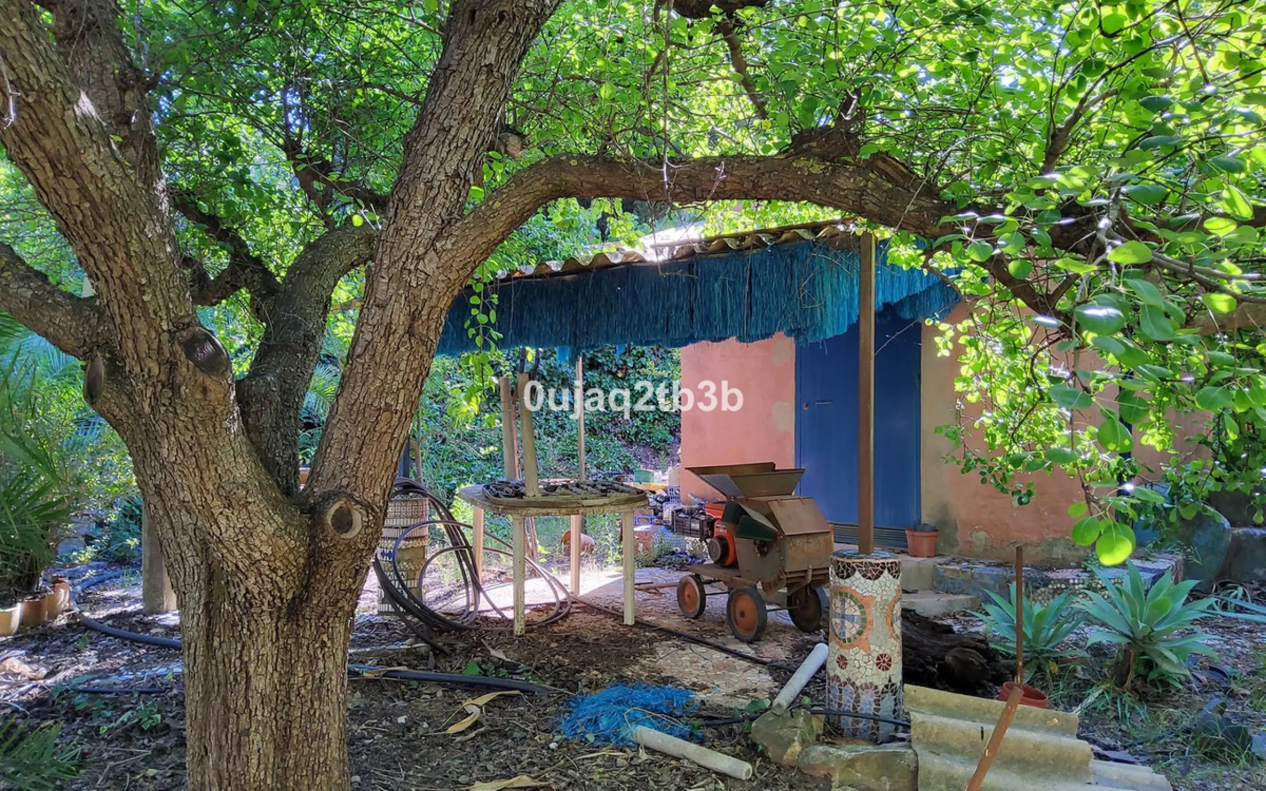 New to the market investment opportunity in Mijas. This over 10.000 square meter plot in Mijas municipality is only 15 minutes away from the beach in Fuengirola and 20 from Malaga´s airport. 5 minutes to Mijas pueblo.