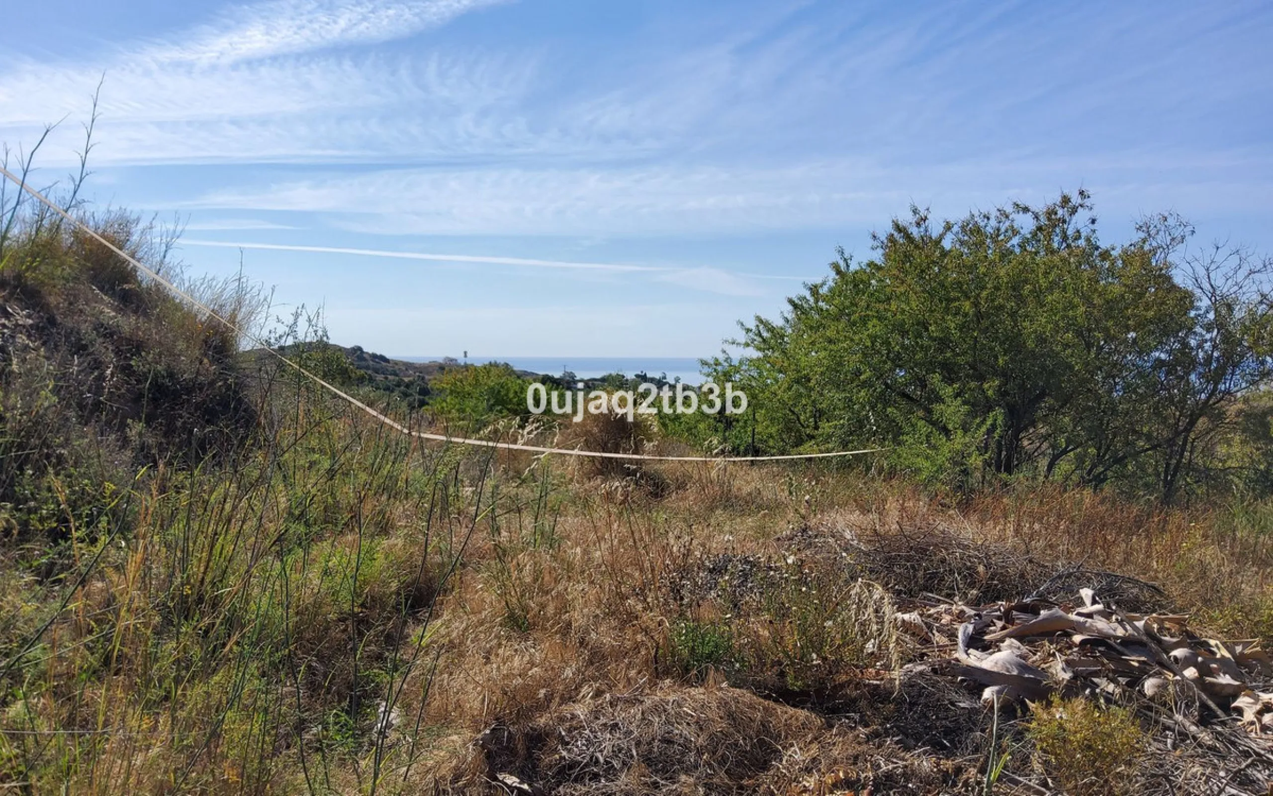 New to the market investment opportunity in Mijas. This over 10.000 square meter plot in Mijas municipality is only 15 minutes away from the beach in Fuengirola and 20 from Malaga´s airport. 5 minutes to Mijas pueblo.