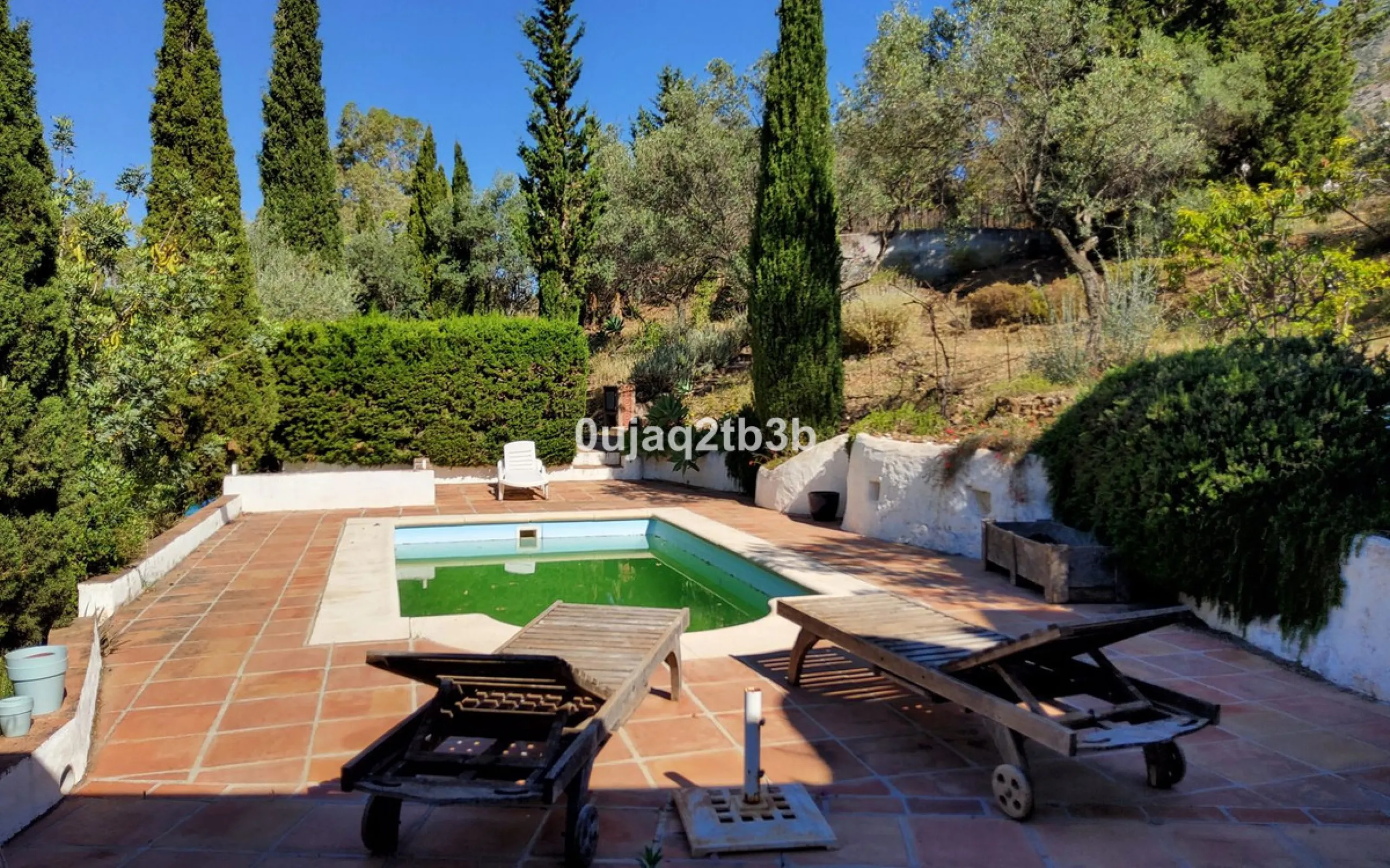 New to the market investment opportunity in Mijas. This over 10.000 square meter plot in Mijas municipality is only 15 minutes away from the beach in Fuengirola and 20 from Malaga´s airport. 5 minutes to Mijas pueblo.