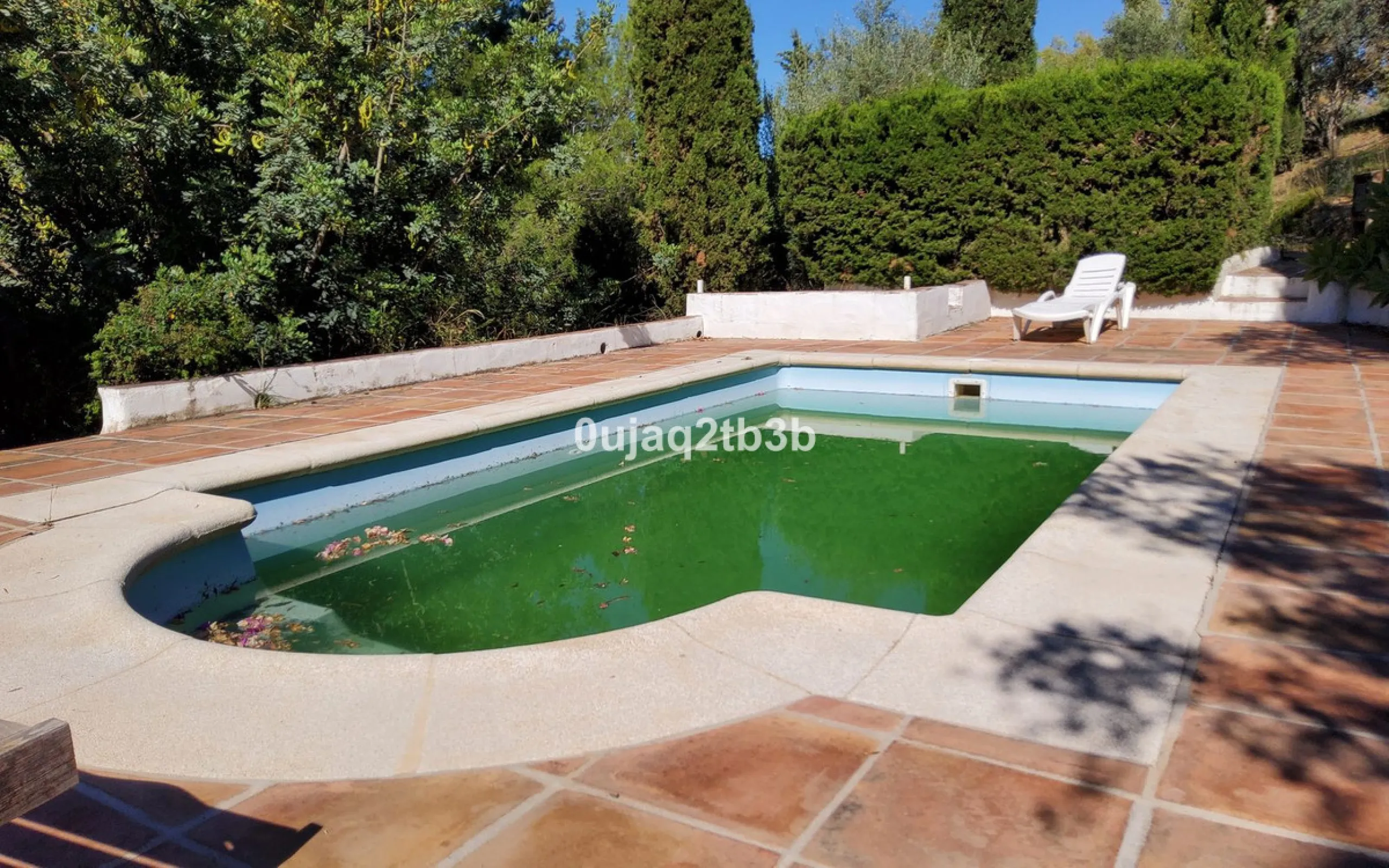 New to the market investment opportunity in Mijas. This over 10.000 square meter plot in Mijas municipality is only 15 minutes away from the beach in Fuengirola and 20 from Malaga´s airport. 5 minutes to Mijas pueblo.