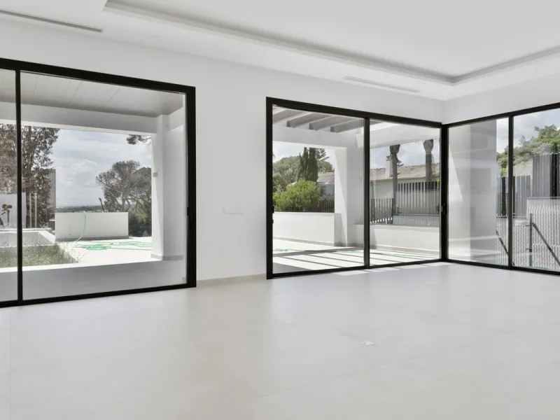 Modern luxury villa with exceptional qualities, located in a gated community composed of only 15 villas. The community has 24-hour security guards and concierge services, and is located in a green oasis on the edge of the famous Golden Mile, a few meters 