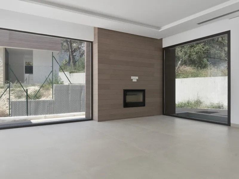 Modern luxury villa with exceptional qualities, located in a gated community composed of only 15 villas. The community has 24-hour security guards and concierge services, and is located in a green oasis on the edge of the famous Golden Mile, a few meters 