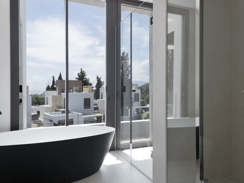 Modern luxury villa with exceptional qualities, located in a gated community composed of only 15 villas. The community has 24-hour security guards and concierge services, and is located in a green oasis on the edge of the famous Golden Mile, a few meters 