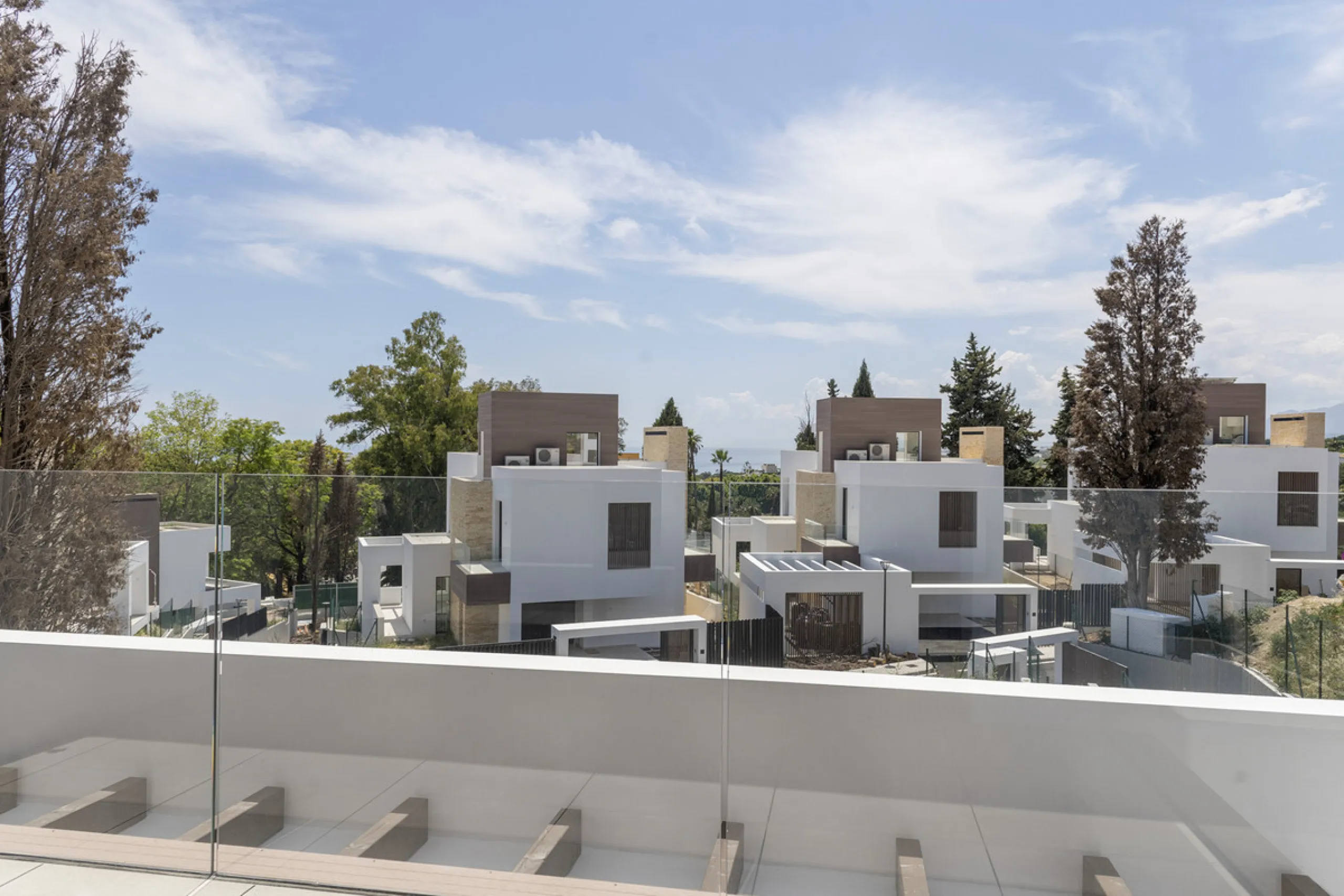 Modern luxury villa with exceptional qualities, located in a gated community composed of only 15 villas. The community has 24-hour security guards and concierge services, and is located in a green oasis on the edge of the famous Golden Mile, a few meters 