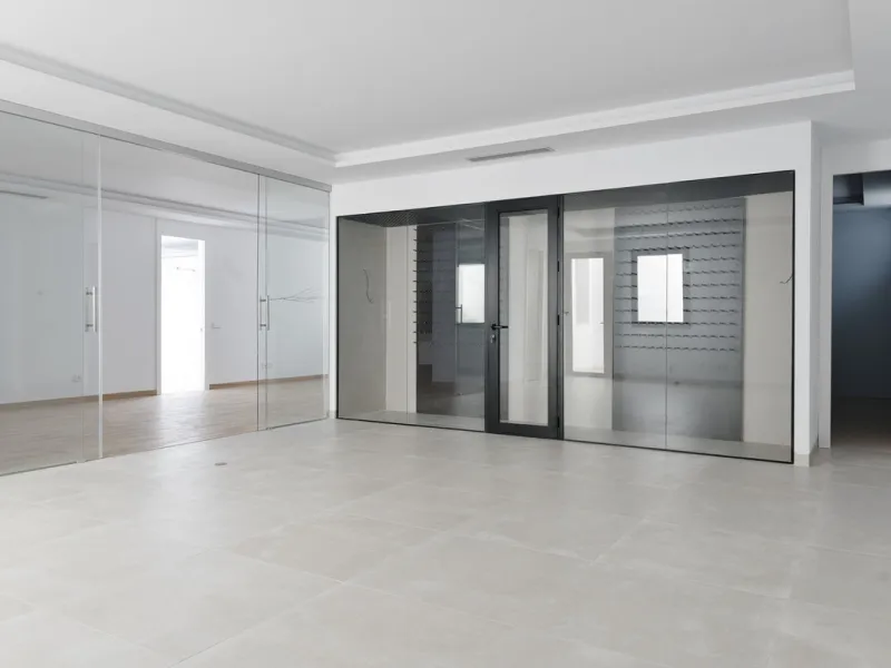 Modern luxury villa with exceptional qualities, located in a gated community composed of only 15 villas. The community has 24-hour security guards and concierge services, and is located in a green oasis on the edge of the famous Golden Mile, a few meters 