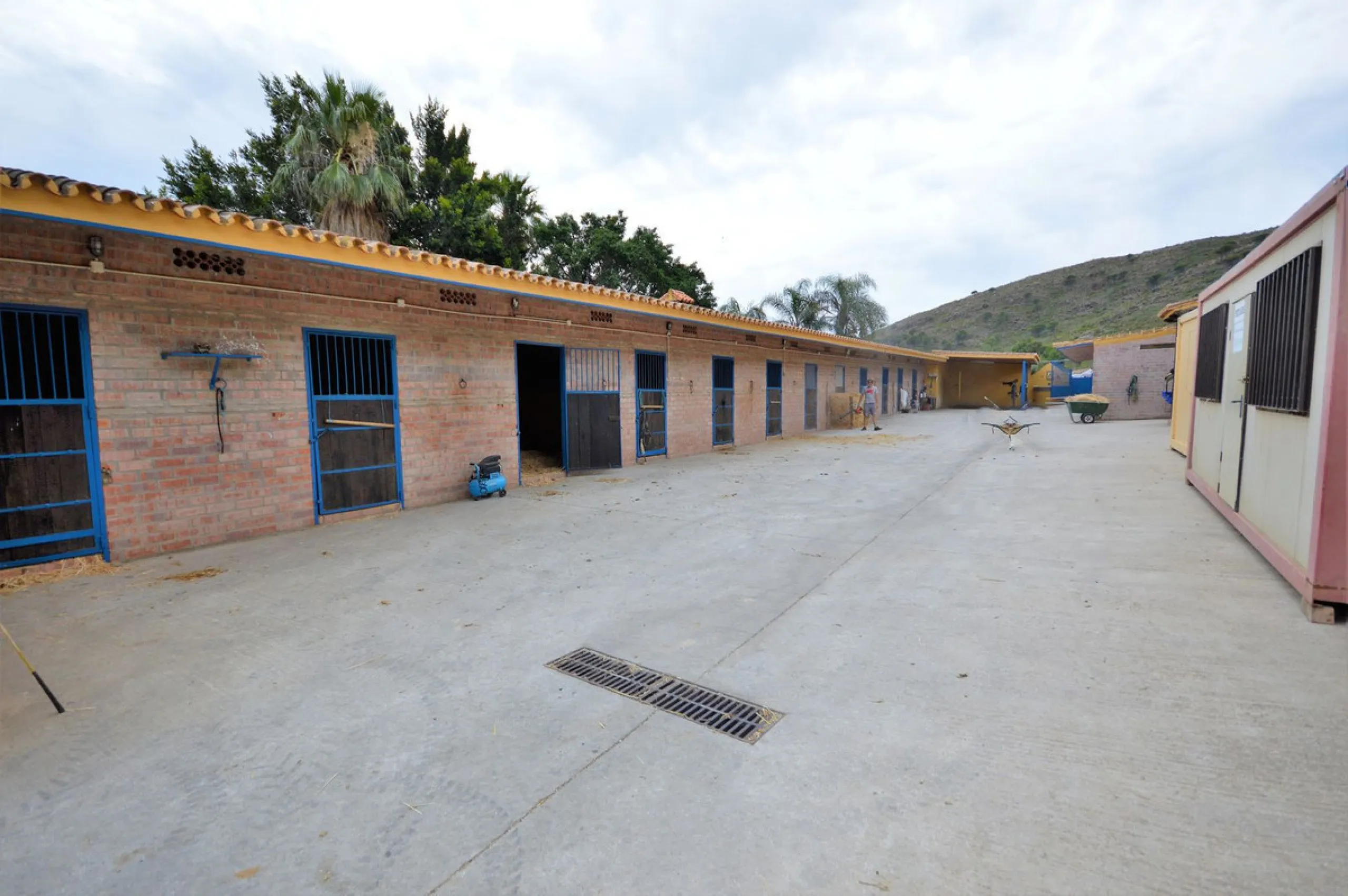 Fantastic and unique equestrian farm in an area surrounded by pine forests and Mediterranean vegetation.