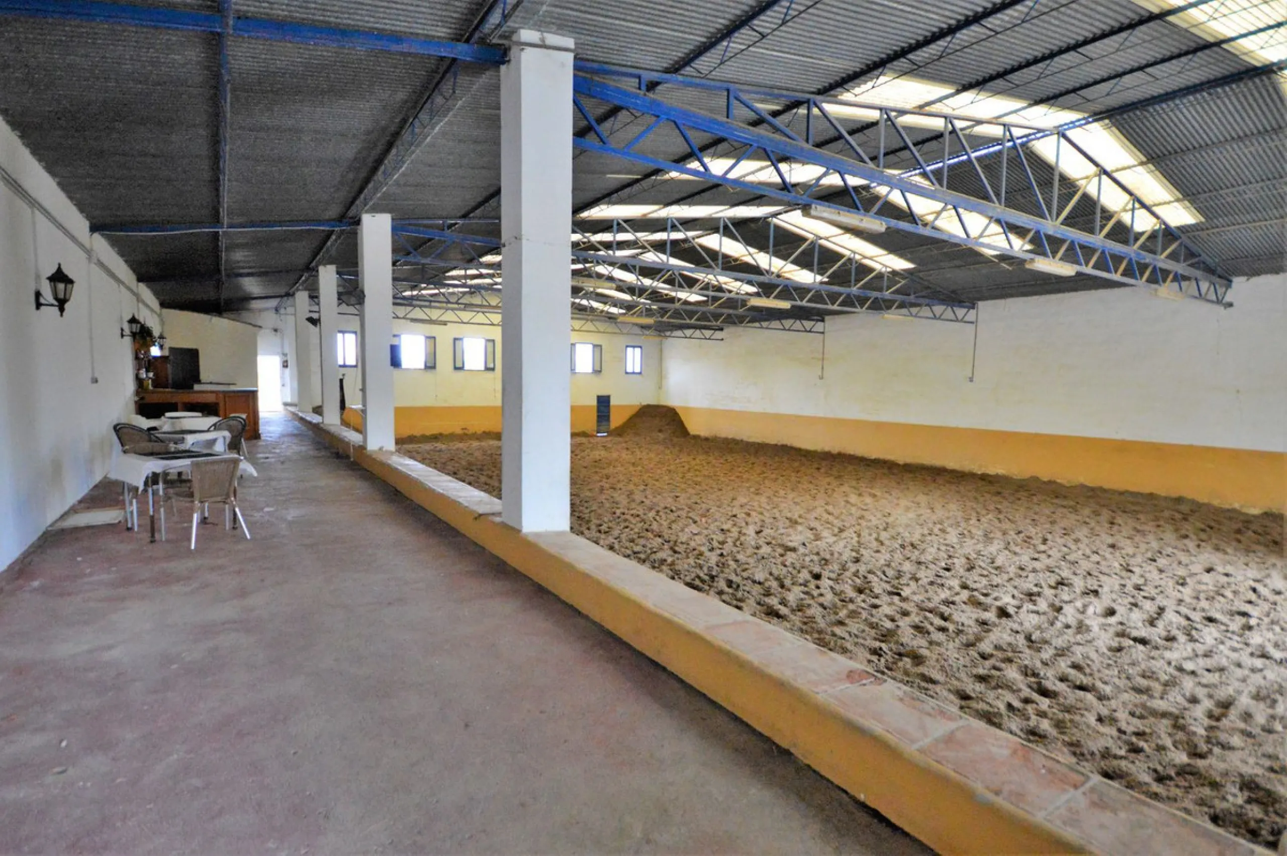Fantastic and unique equestrian farm in an area surrounded by pine forests and Mediterranean vegetation.