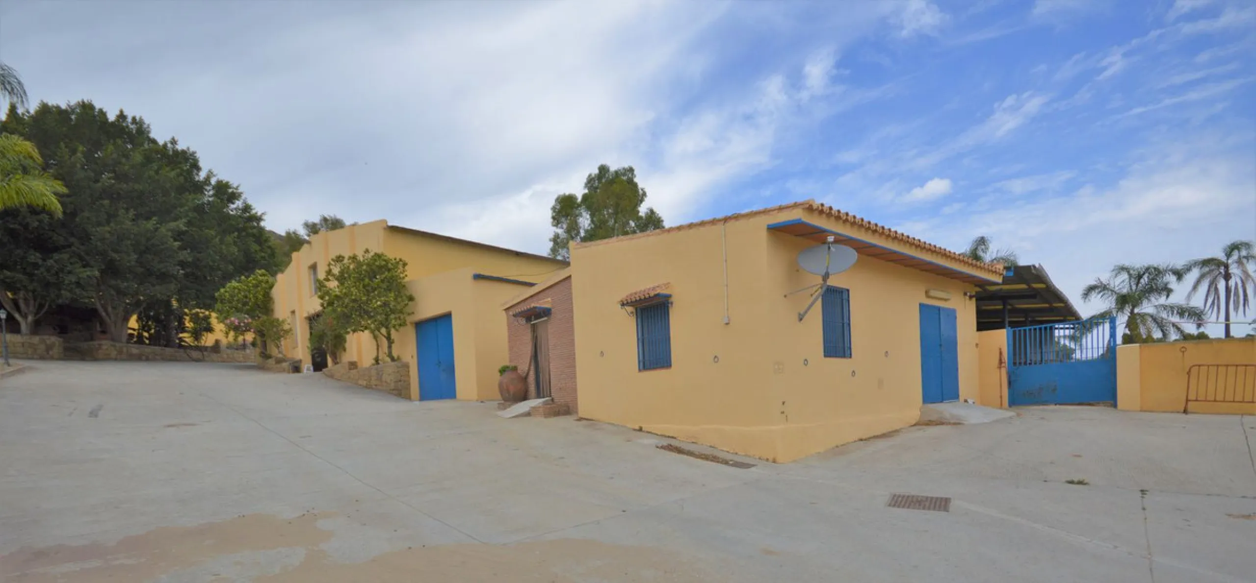 Fantastic and unique equestrian farm in an area surrounded by pine forests and Mediterranean vegetation.