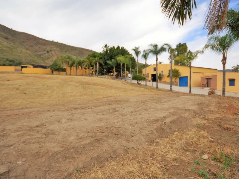 Fantastic and unique equestrian farm in an area surrounded by pine forests and Mediterranean vegetation.