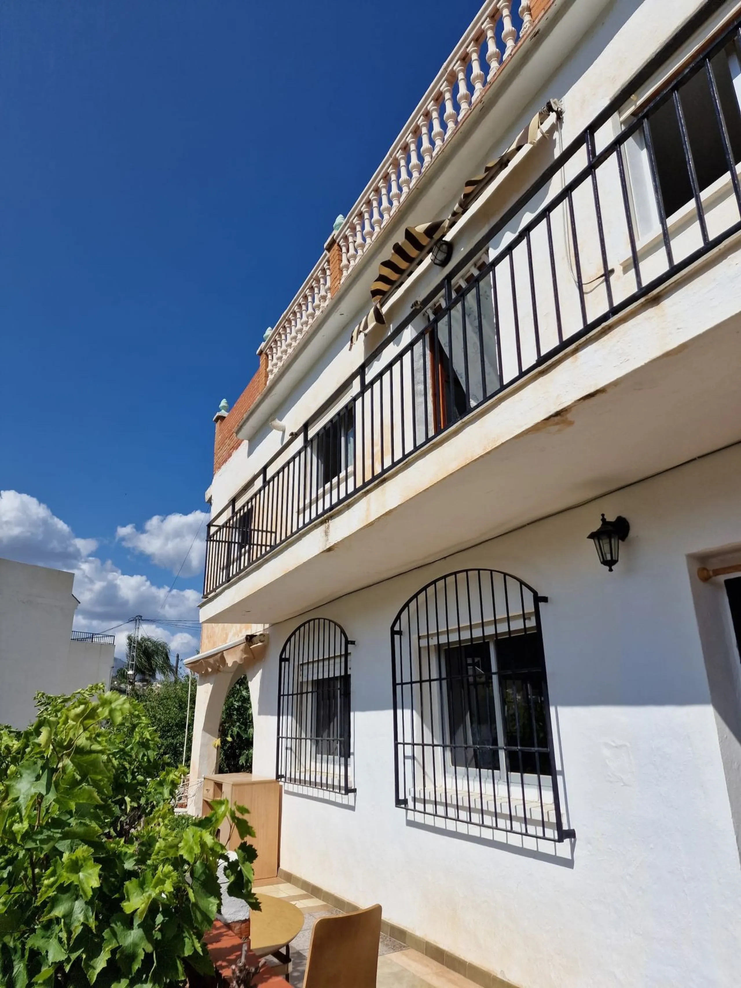 INVESTMENT OPPORTUNITY OR LARGE FAMILY HOME!!!
