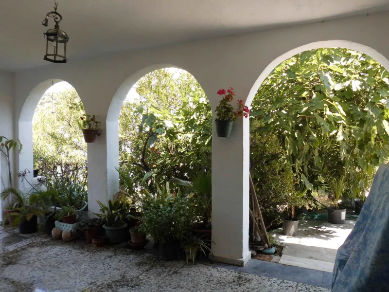 INVESTMENT OPPORTUNITY OR LARGE FAMILY HOME!!!