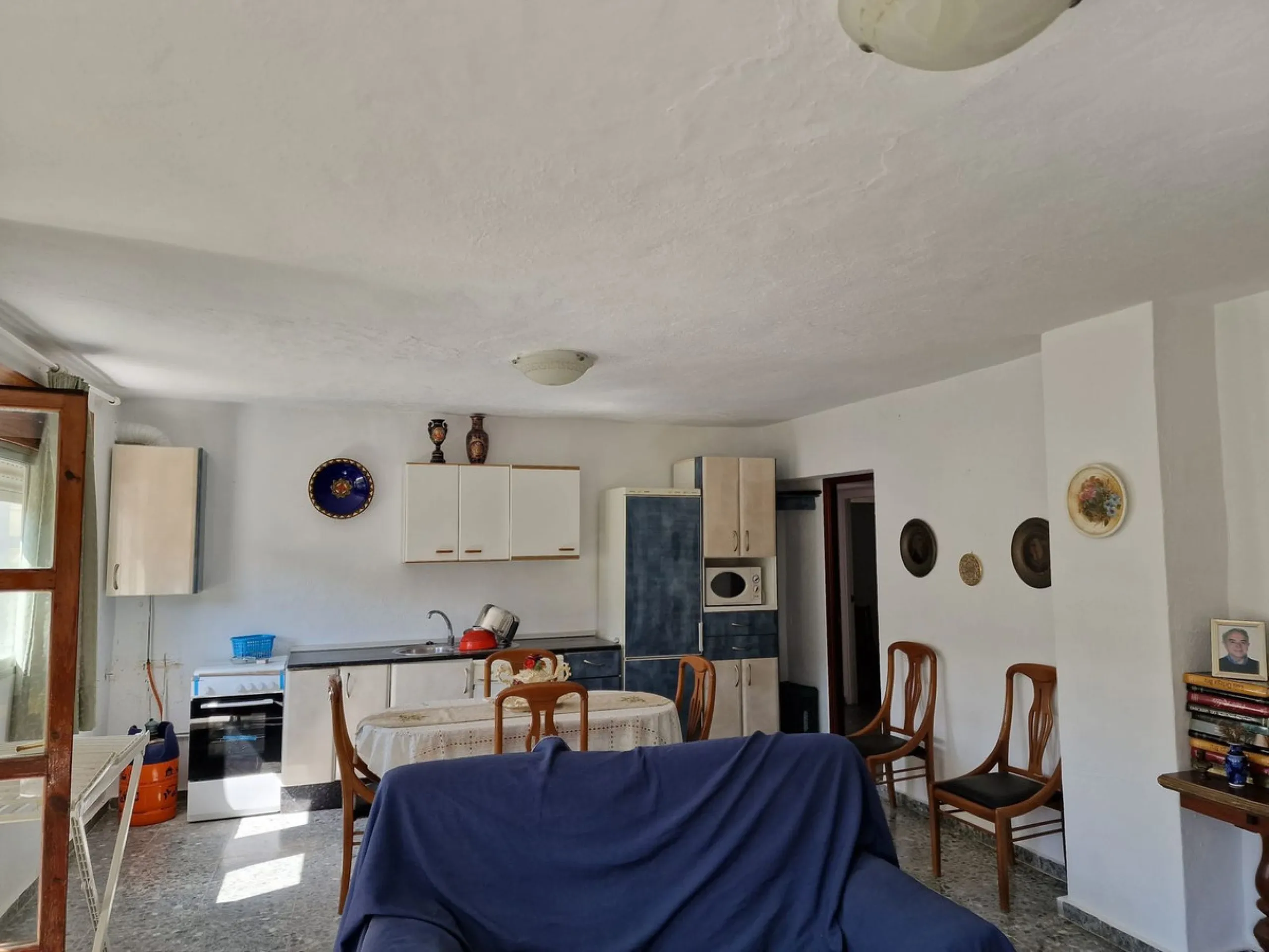 INVESTMENT OPPORTUNITY OR LARGE FAMILY HOME!!!
