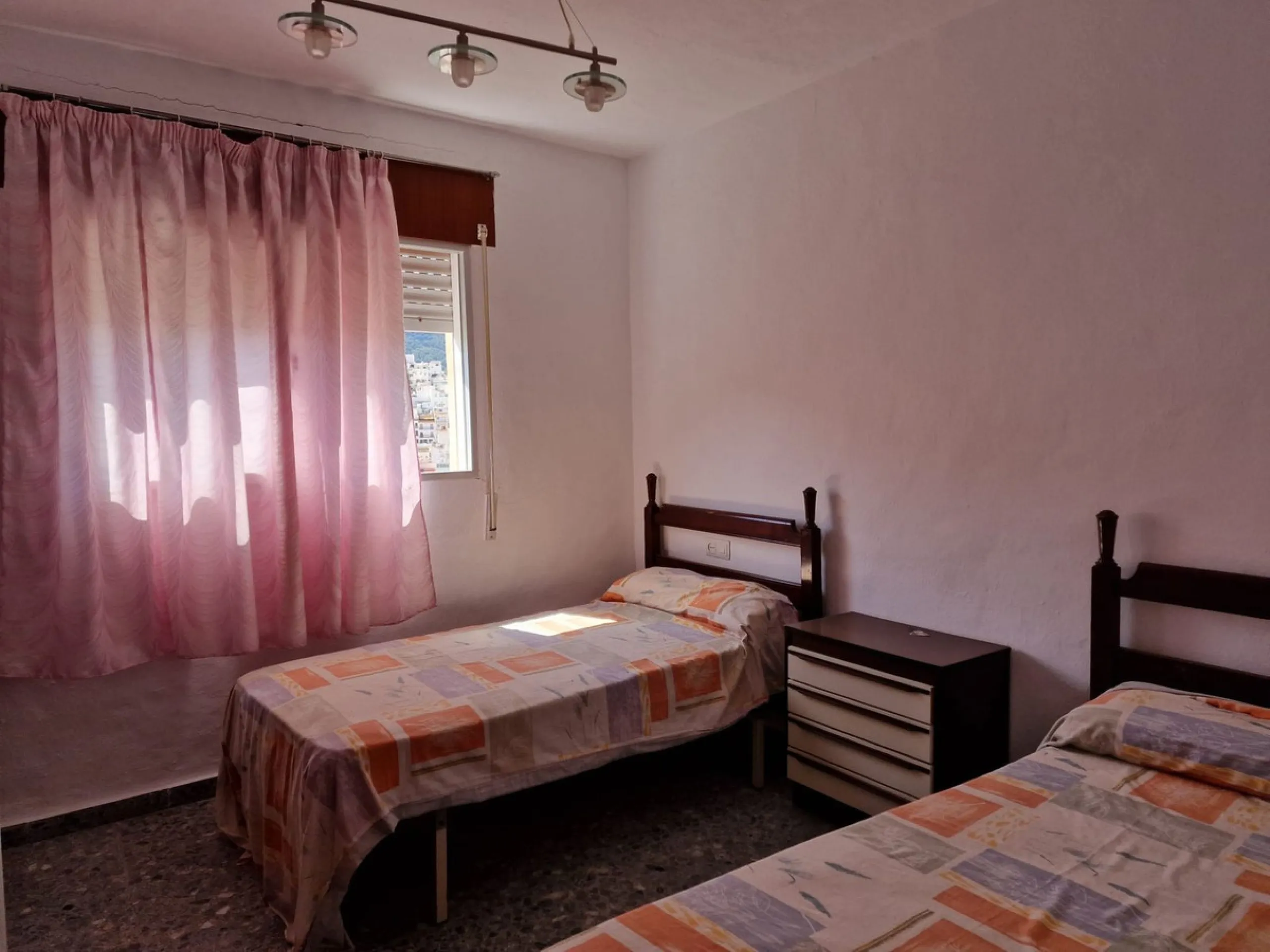 INVESTMENT OPPORTUNITY OR LARGE FAMILY HOME!!!