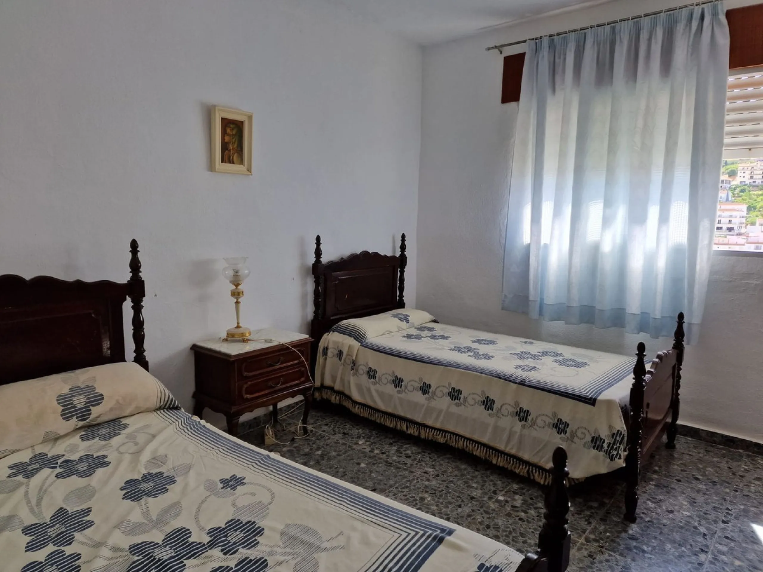 INVESTMENT OPPORTUNITY OR LARGE FAMILY HOME!!!