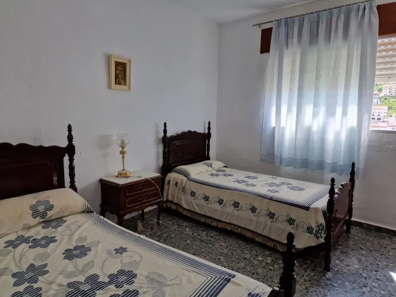 INVESTMENT OPPORTUNITY OR LARGE FAMILY HOME!!!