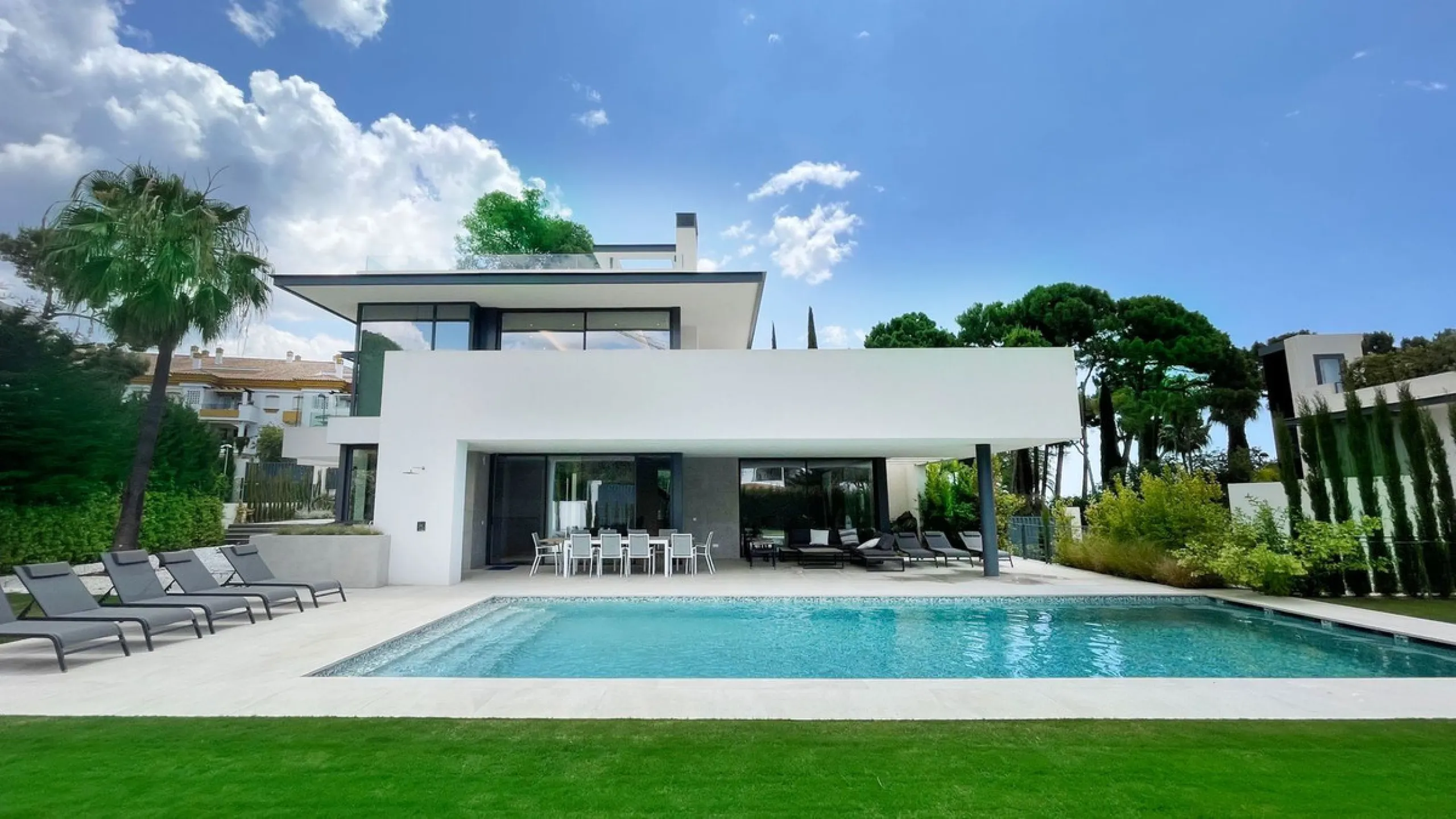 The house of your dreams is here, a spectecular brand new modern villa for sale in the heart of the golden mile of Marbella in Nagueles , it has 5 bedrooms and 5.5 bathrooms, built over 3 levels with luxirous elevator. Including a basement where you can f