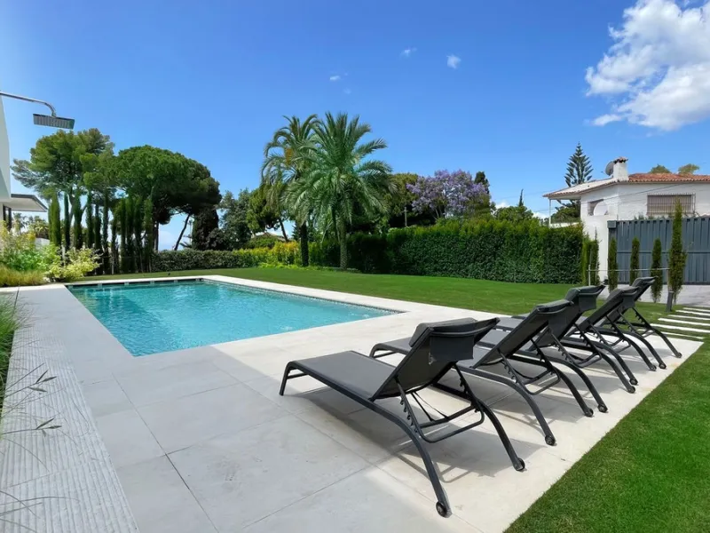 The house of your dreams is here, a spectecular brand new modern villa for sale in the heart of the golden mile of Marbella in Nagueles , it has 5 bedrooms and 5.5 bathrooms, built over 3 levels with luxirous elevator. Including a basement where you can f