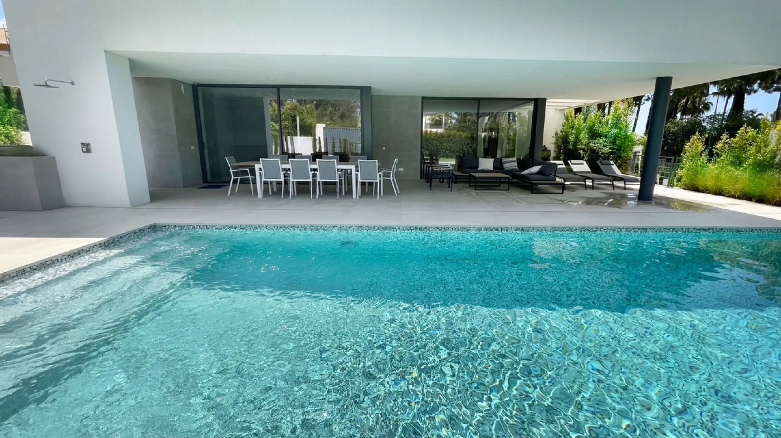 The house of your dreams is here, a spectecular brand new modern villa for sale in the heart of the golden mile of Marbella in Nagueles , it has 5 bedrooms and 5.5 bathrooms, built over 3 levels with luxirous elevator. Including a basement where you can f