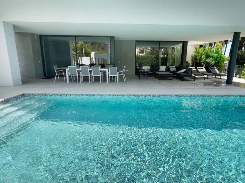 The house of your dreams is here, a spectecular brand new modern villa for sale in the heart of the golden mile of Marbella in Nagueles , it has 5 bedrooms and 5.5 bathrooms, built over 3 levels with luxirous elevator. Including a basement where you can f